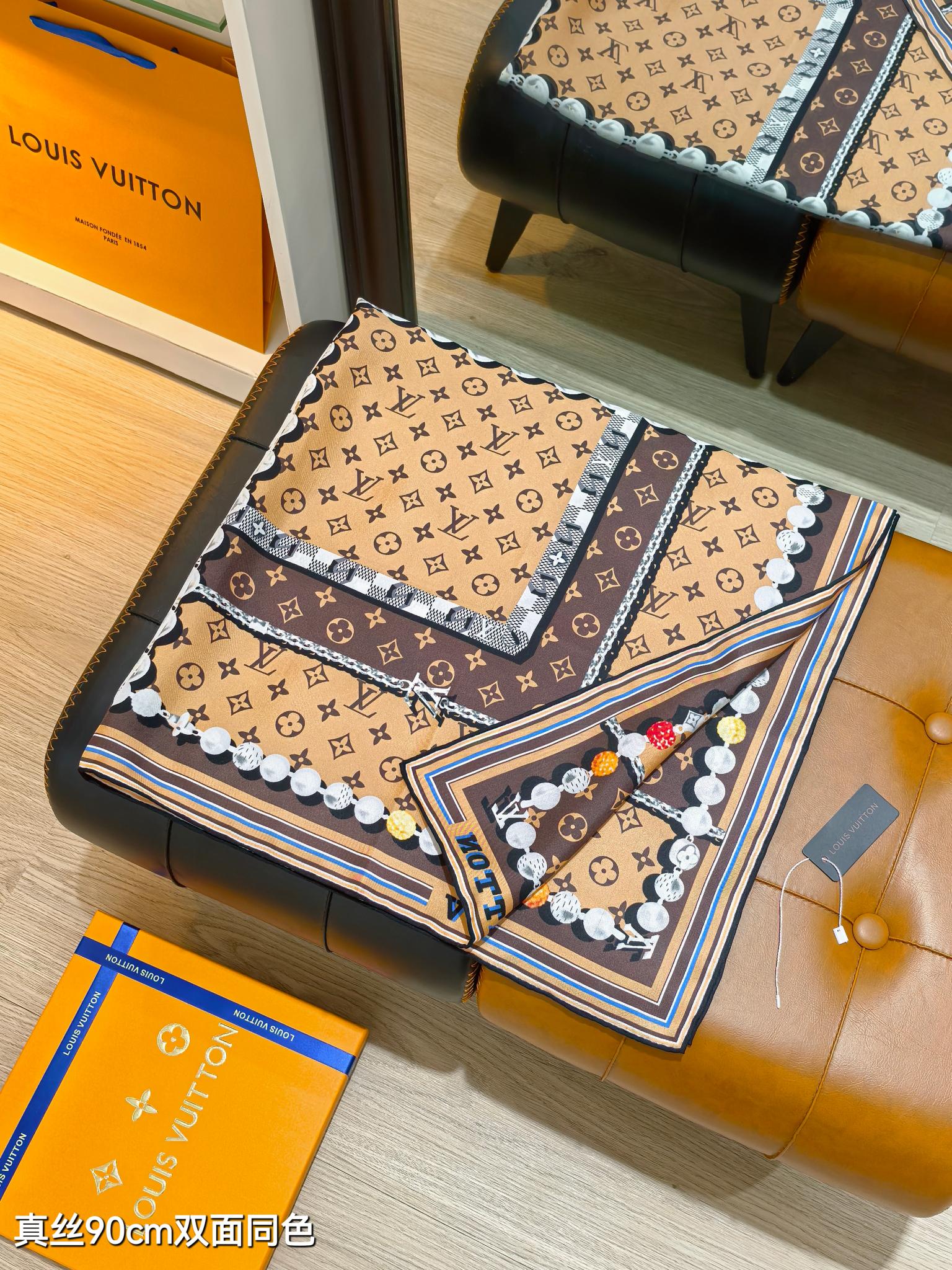 🌼SLV2507
18姆米双面  90x90cm斜纹真丝
LV《Dandy Monogram》