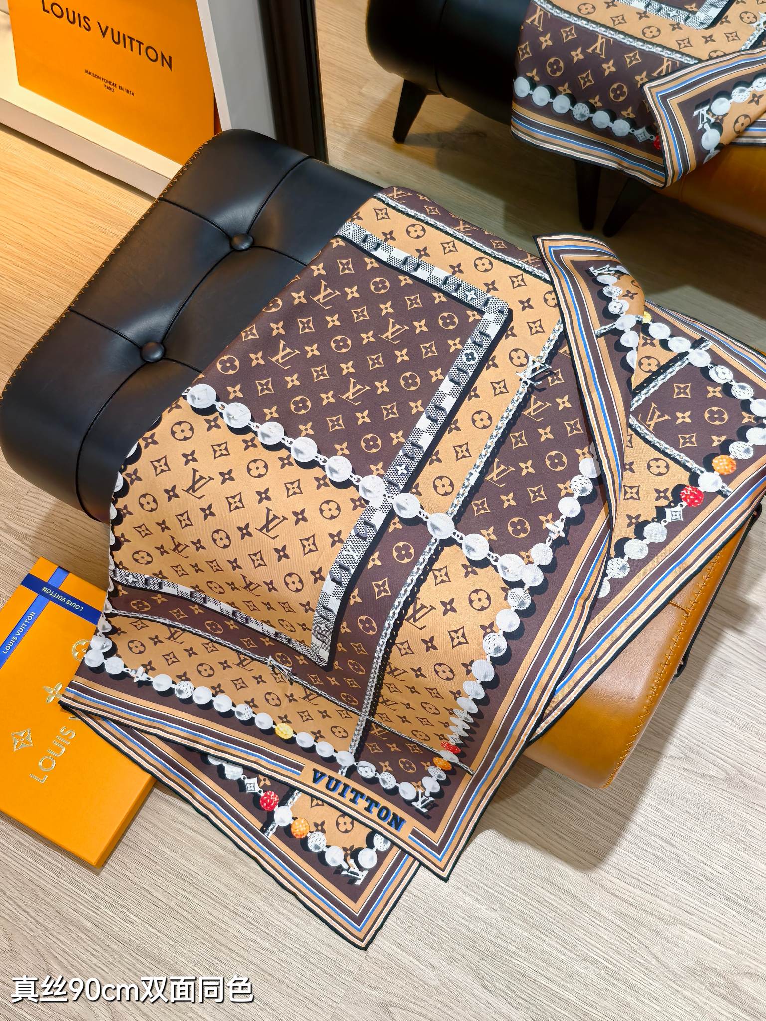 🌼SLV2507
18姆米双面  90x90cm斜纹真丝
LV《Dandy Monogram》