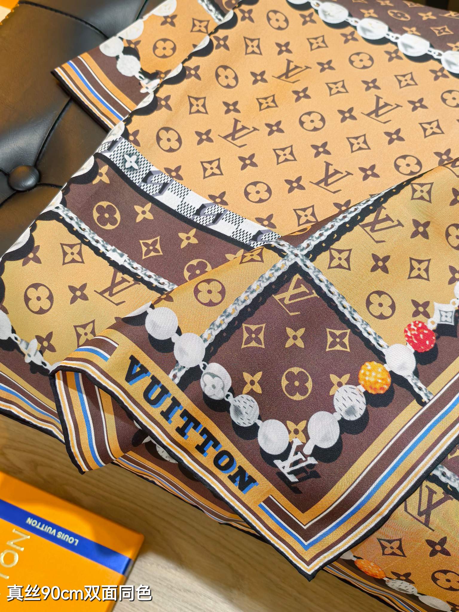 🌼SLV2507
18姆米双面  90x90cm斜纹真丝
LV《Dandy Monogram》