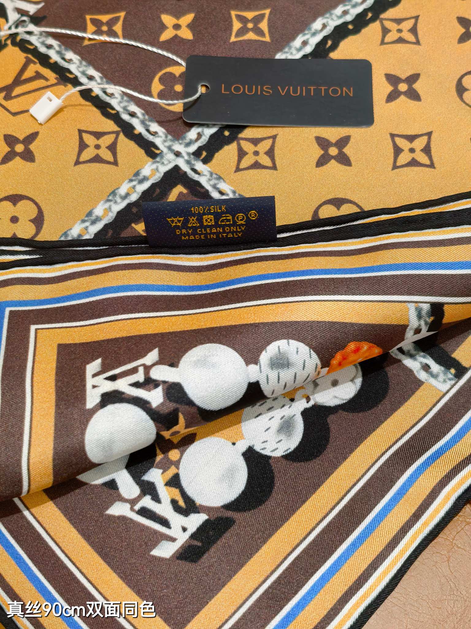 🌼SLV2507
18姆米双面  90x90cm斜纹真丝
LV《Dandy Monogram》