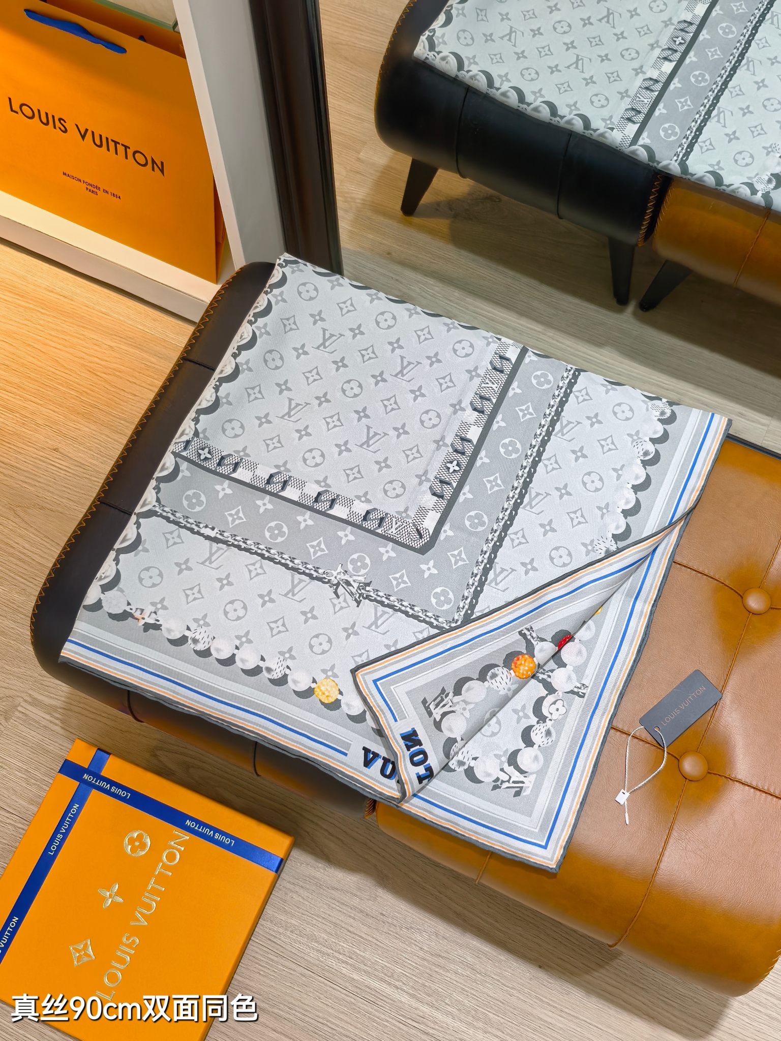 🌼SLV2507
18姆米双面  90x90cm斜纹真丝
LV《Dandy Monogram》