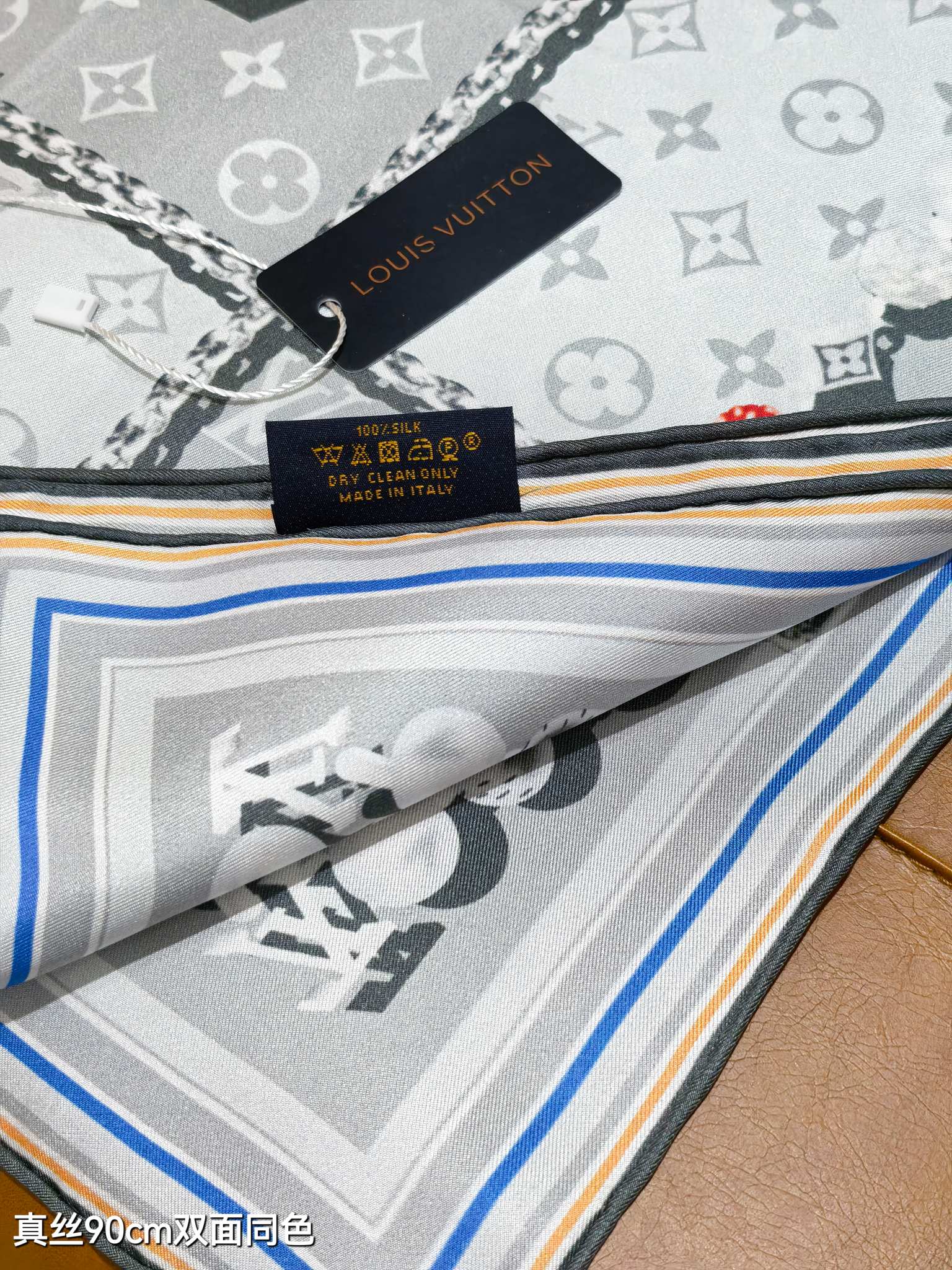 🌼SLV2507
18姆米双面  90x90cm斜纹真丝
LV《Dandy Monogram》