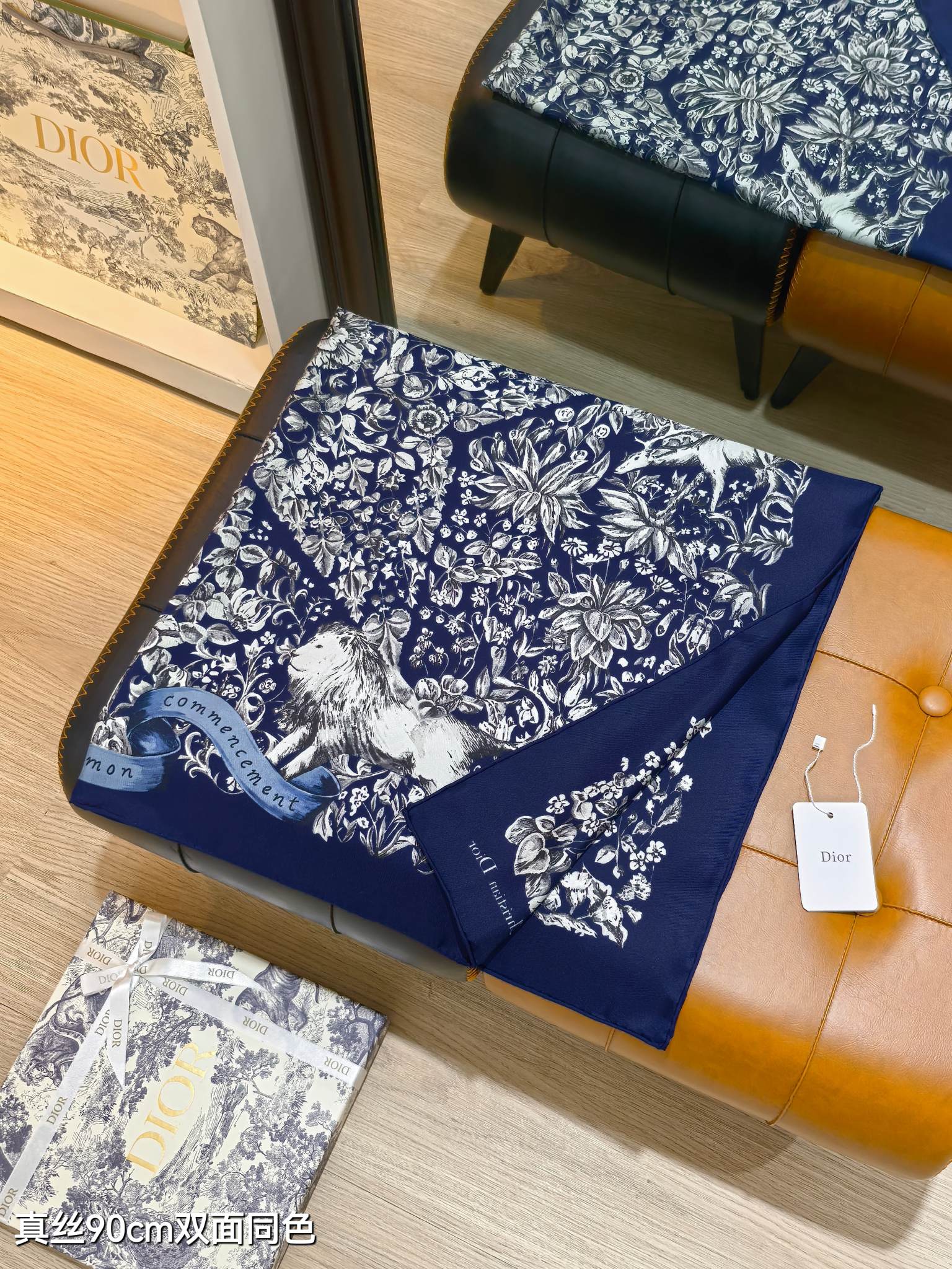 🌼SDO2515
18姆米双面  90x90cm斜纹真丝
迪奥《Around the World》
