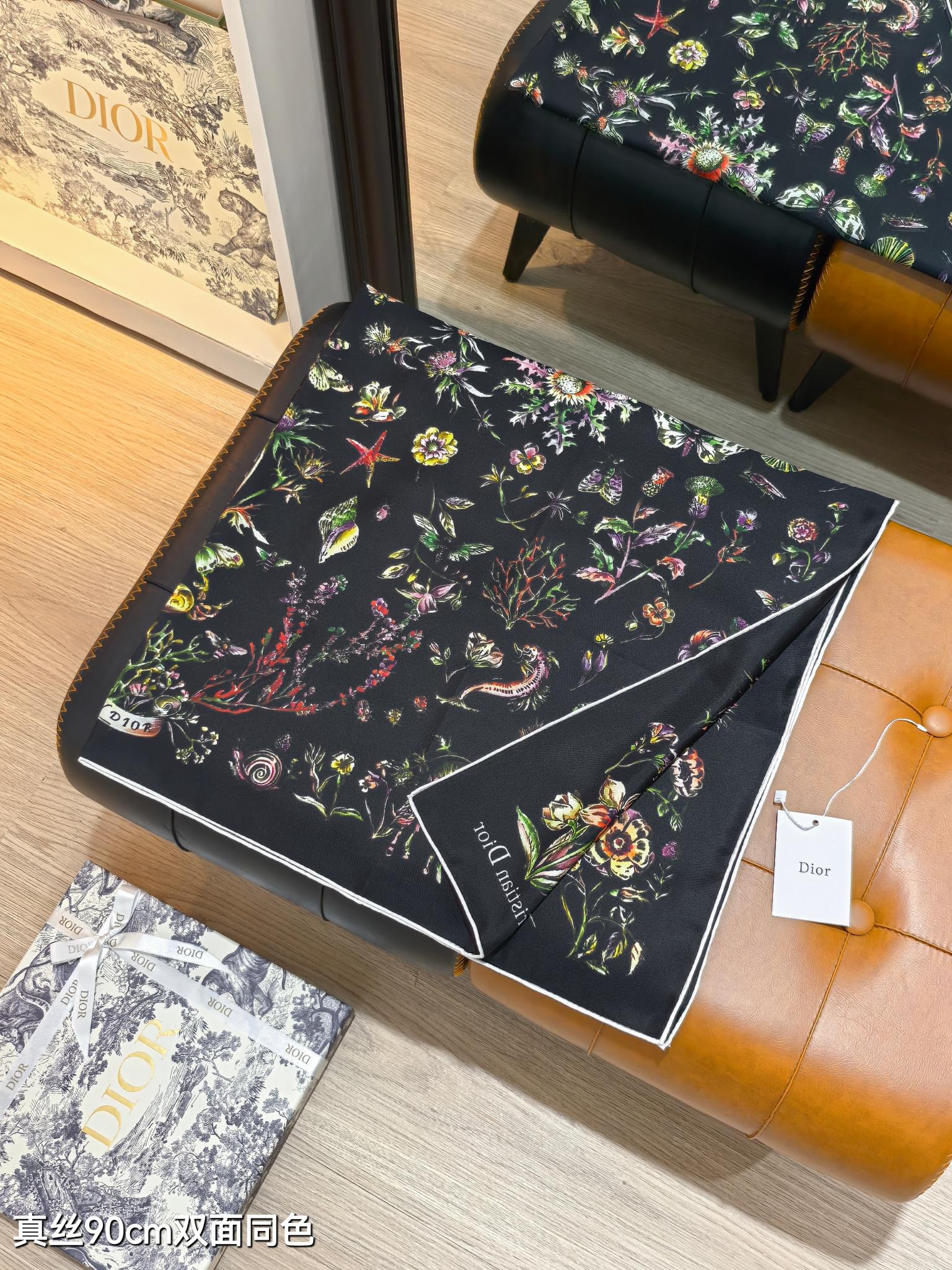 🌼SDO2516
18姆米双面  90x90cm斜纹真丝
迪奥《Cabinet de Curiosité