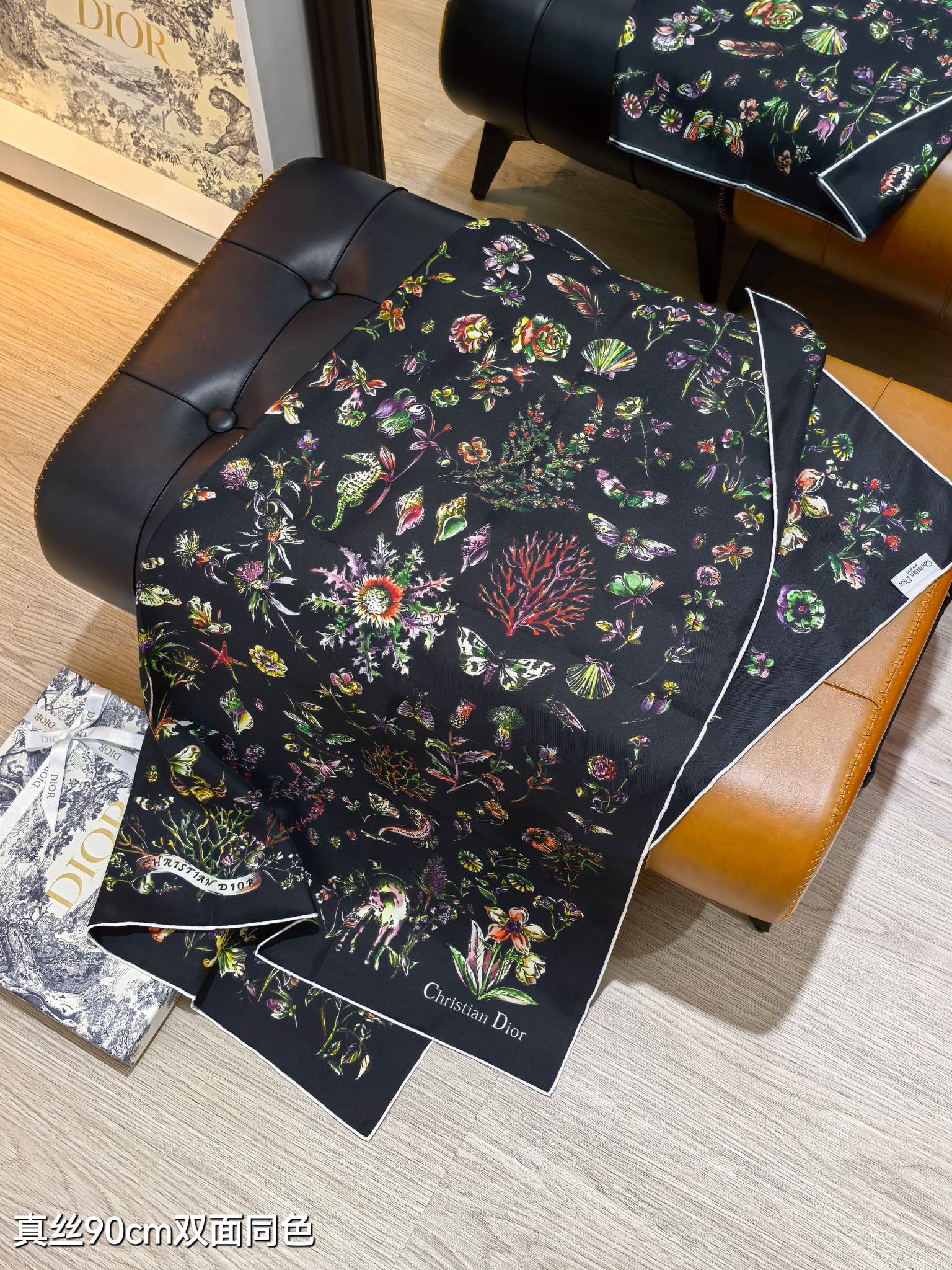 🌼SDO2516
18姆米双面  90x90cm斜纹真丝
迪奥《Cabinet de Curiosité