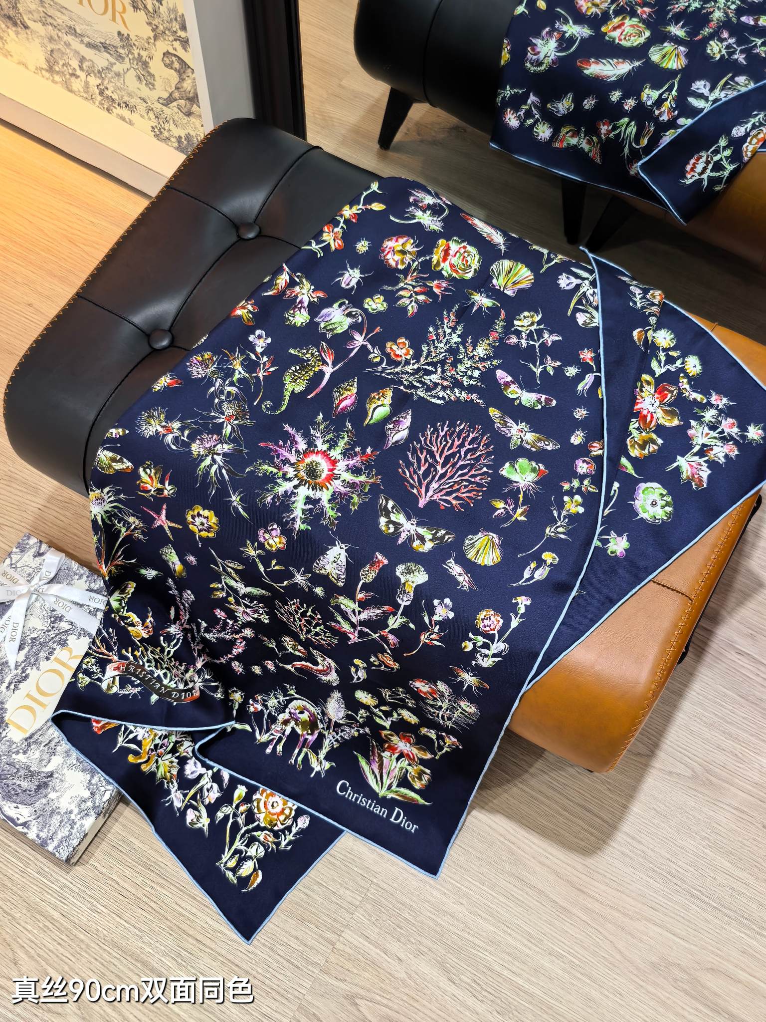 🌼SDO2516
18姆米双面  90x90cm斜纹真丝
迪奥《Cabinet de Curiosité