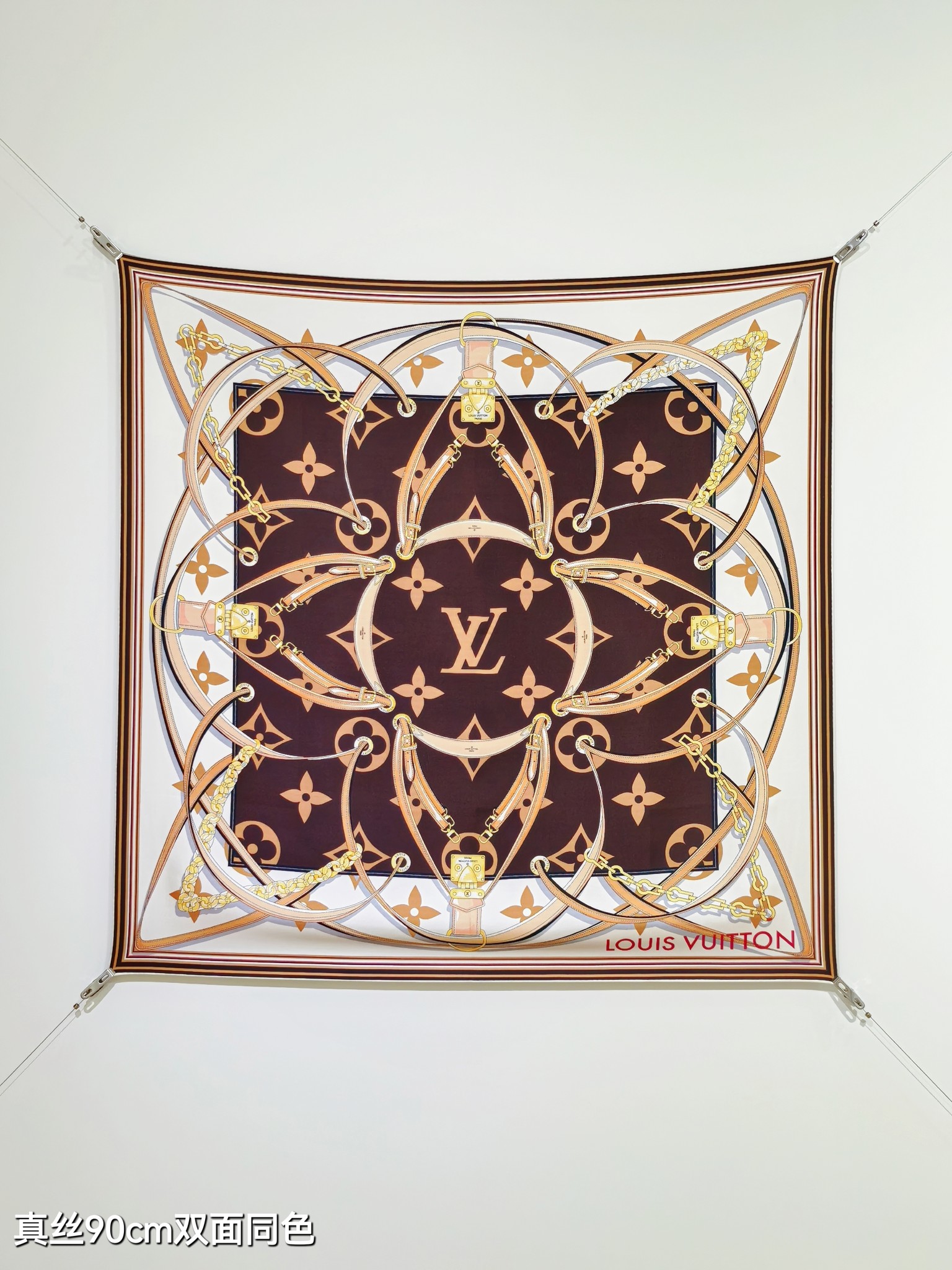 🌼SLV2510
18姆米双面  90x90cm斜纹真丝
LV《Ultimate Monogram》