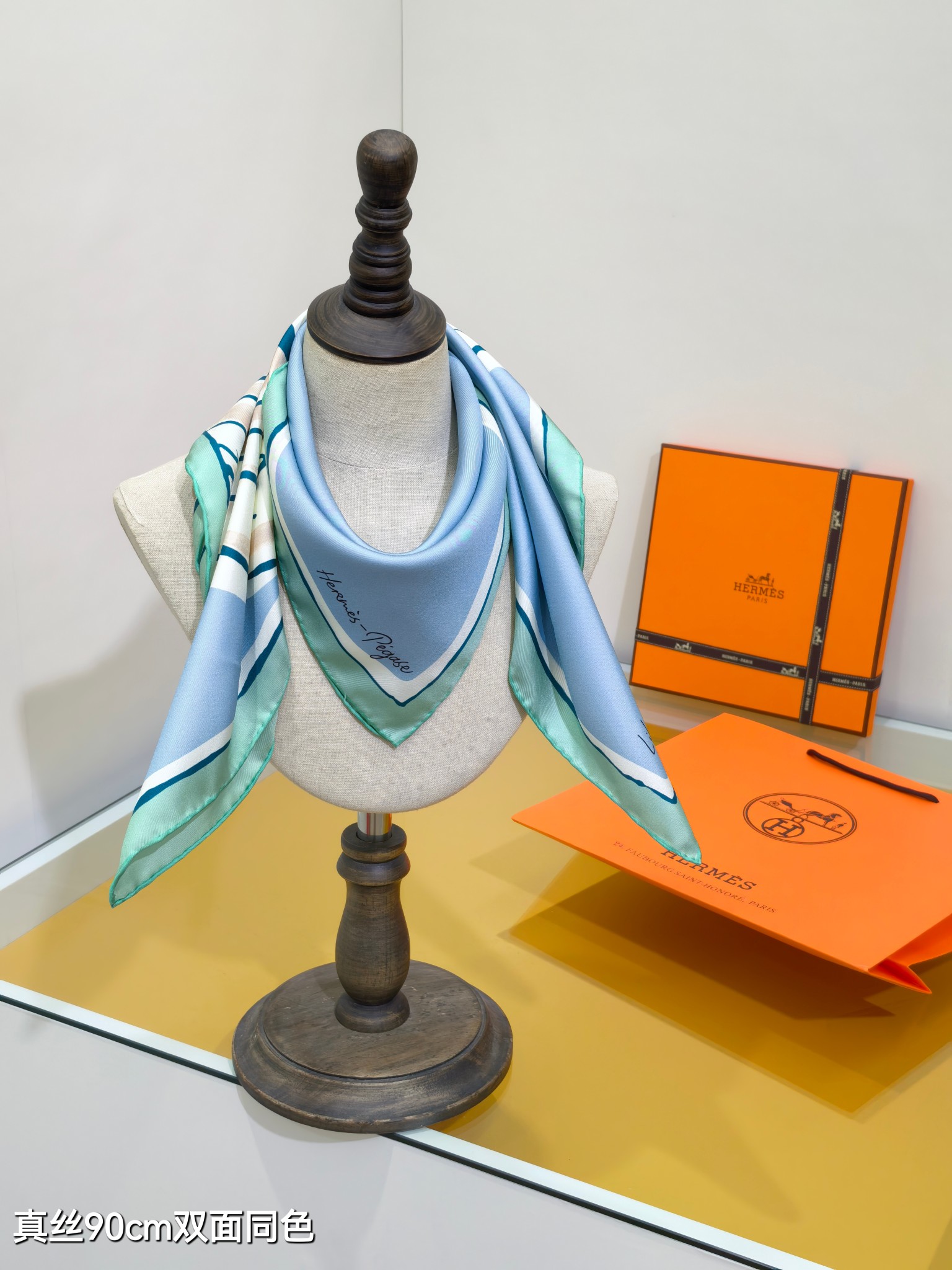 🌼SHMS2525
18姆米双面  90x90cm斜纹真丝
爱马仕《自由飞马》
