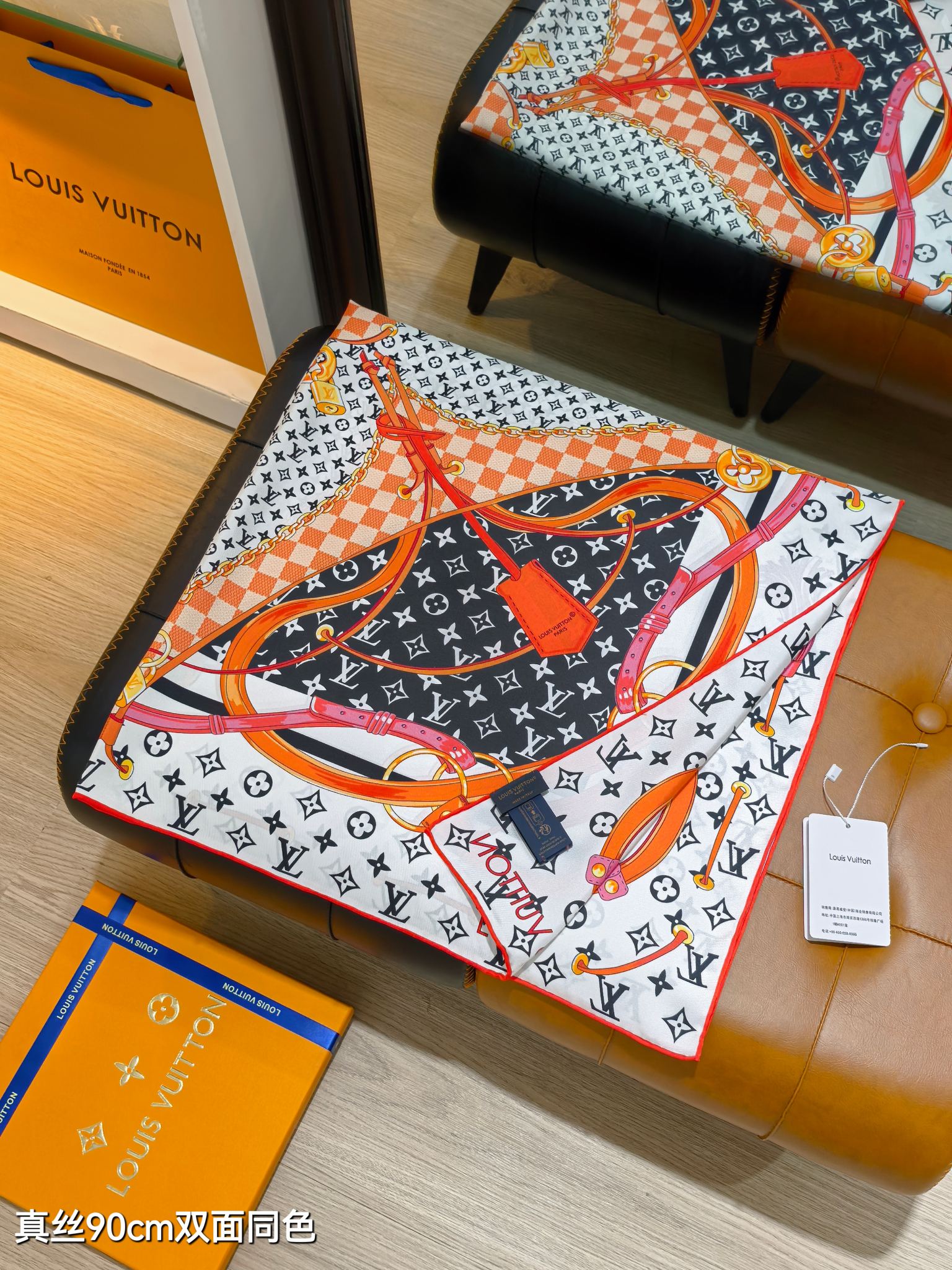 🌼SLV2509
18姆米双面  90x90cm斜纹真丝
LV《Flower And StraPs》