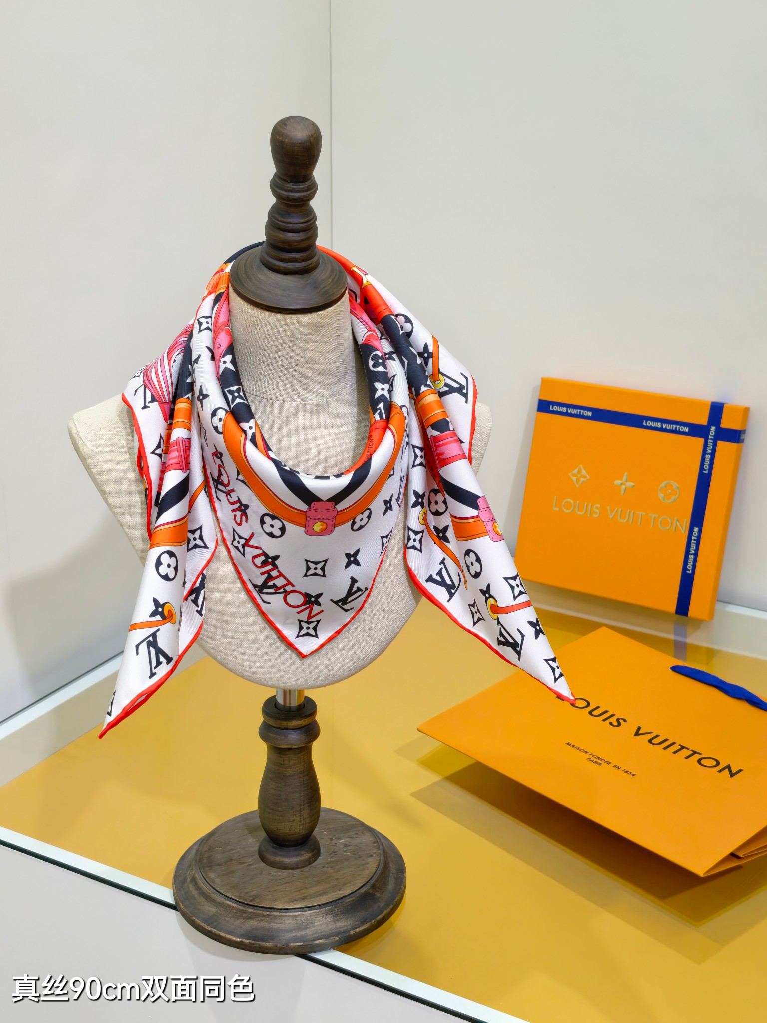 🌼SLV2509
18姆米双面  90x90cm斜纹真丝
LV《Flower And StraPs》