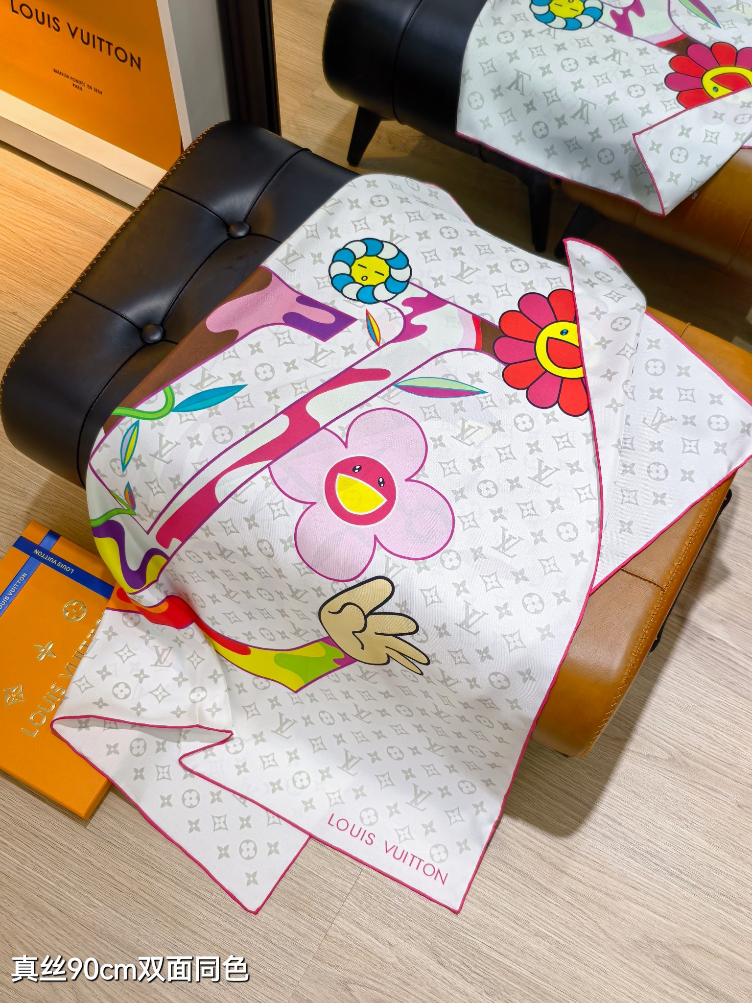 🌼SLV2506
18姆米双面  90x90cm斜纹真丝
LV《LV x TM Monogram SuP