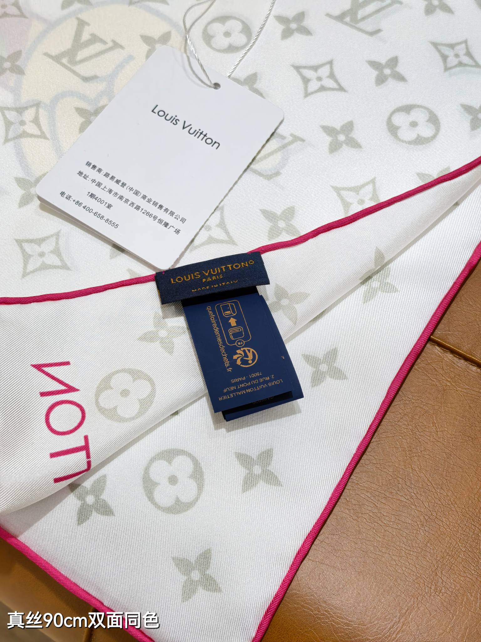 🌼SLV2506
18姆米双面  90x90cm斜纹真丝
LV《LV x TM Monogram SuP