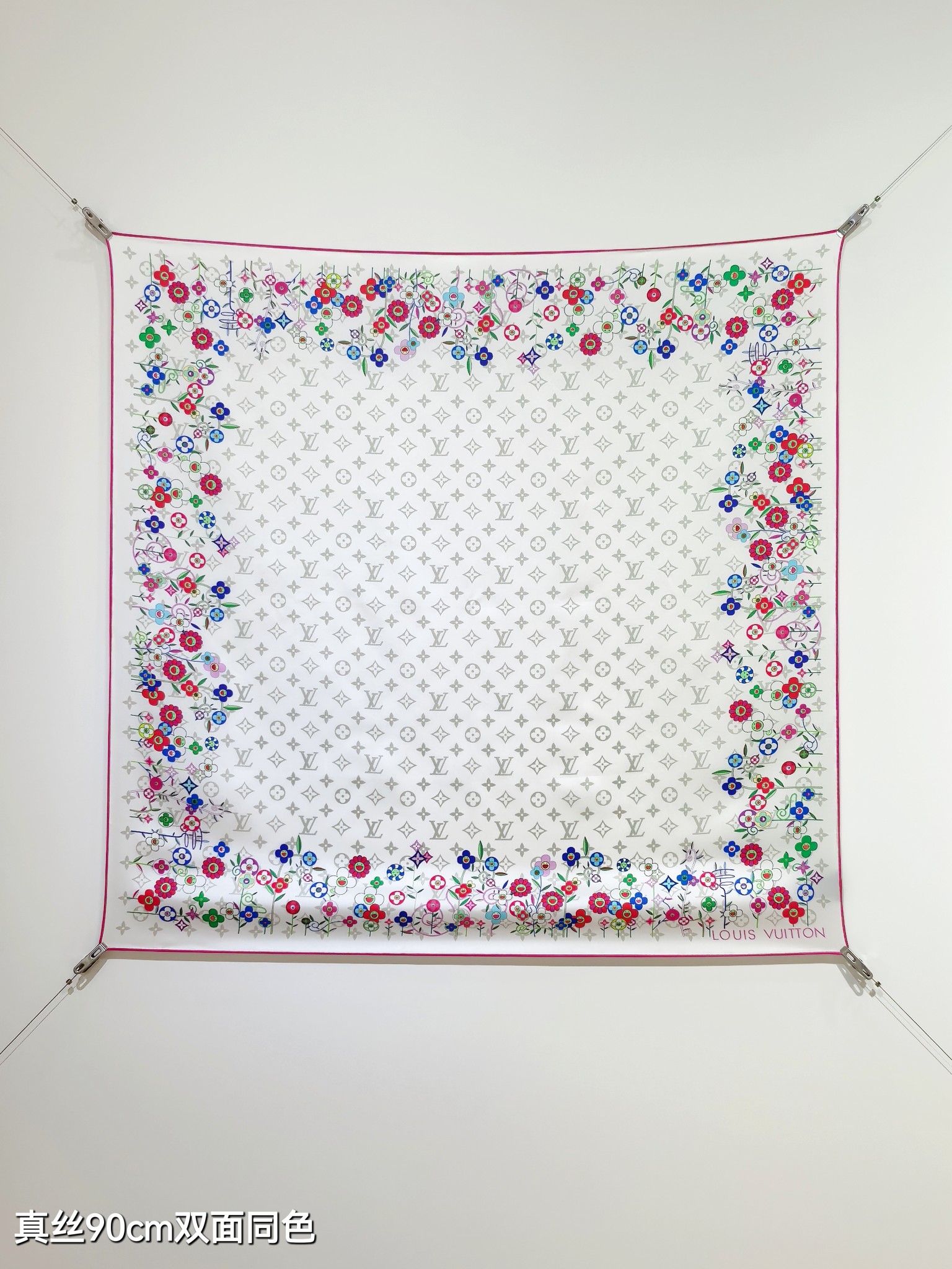 🌼SLV2503
18姆米双面  90x90cm斜纹真丝
LV《LV x TM Monogram SuP