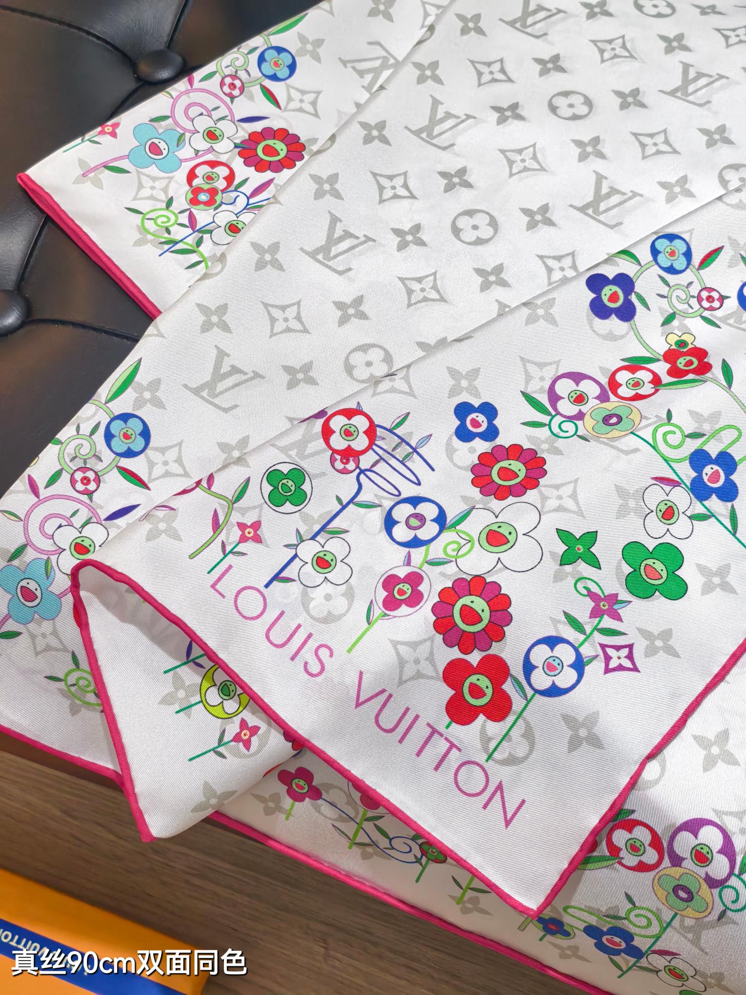 🌼SLV2503
18姆米双面  90x90cm斜纹真丝
LV《LV x TM Monogram SuP