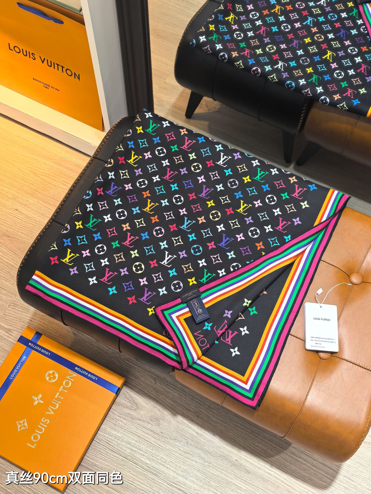 🌼SLV2505
18姆米双面  90x90cm斜纹真丝
LV《LV x TM》
