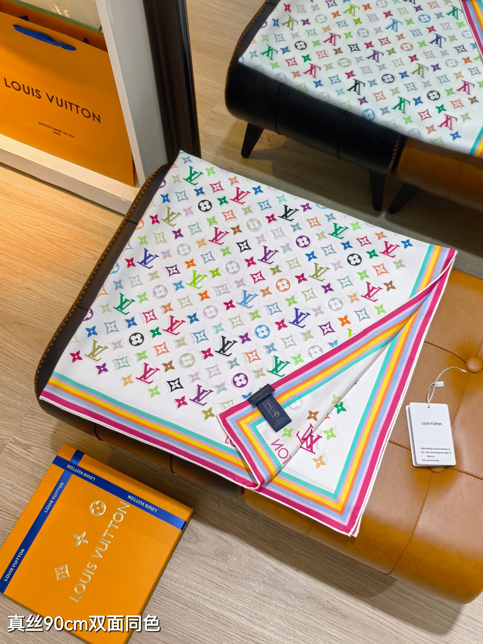 🌼SLV2505
18姆米双面  90x90cm斜纹真丝
LV《LV x TM》