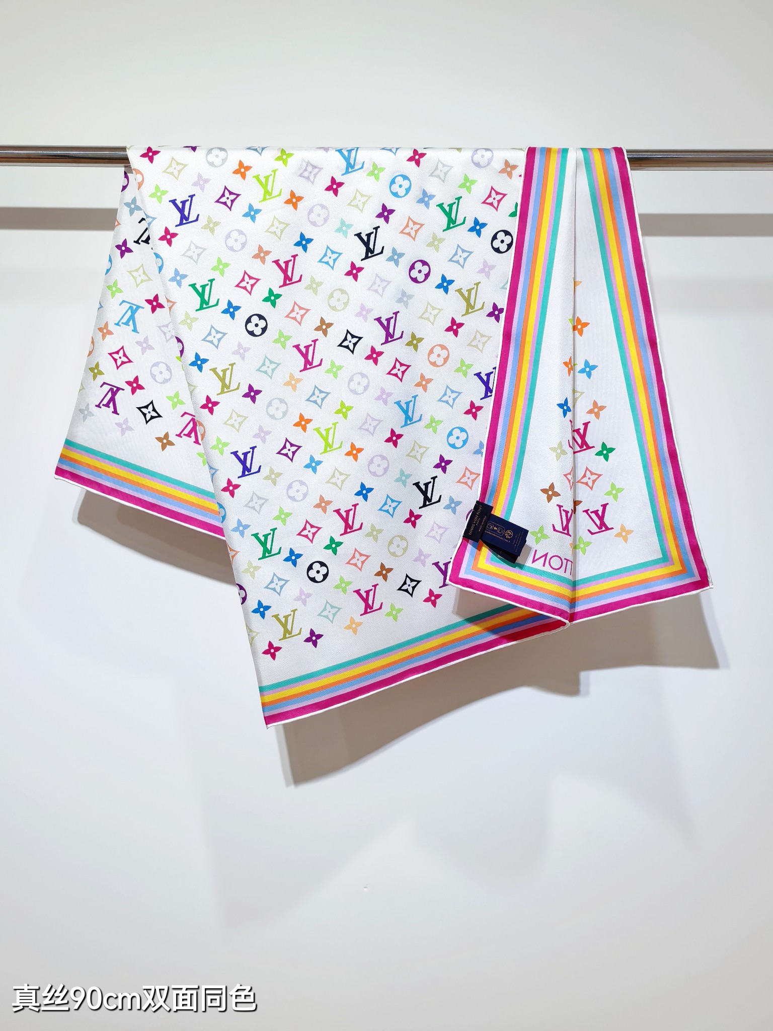 🌼SLV2505
18姆米双面  90x90cm斜纹真丝
LV《LV x TM》