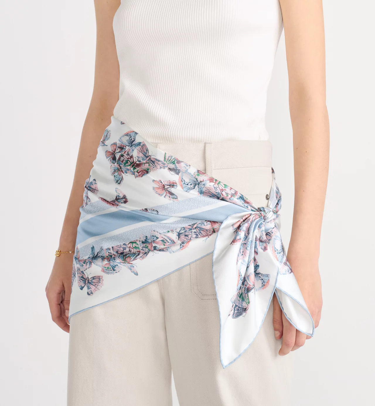 🌼SDO2520
18姆米双面  90x90cm斜纹真丝
迪奥《Camo PaPillon》