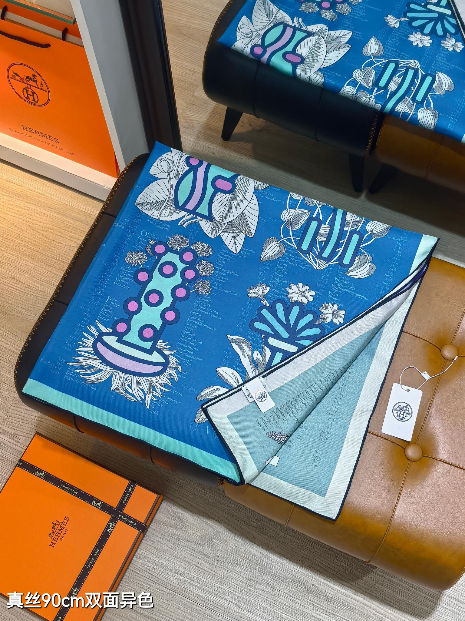 🌼SHMS2527
18姆米双面异色  90x90cm斜纹真丝
爱马仕《植物图鉴》