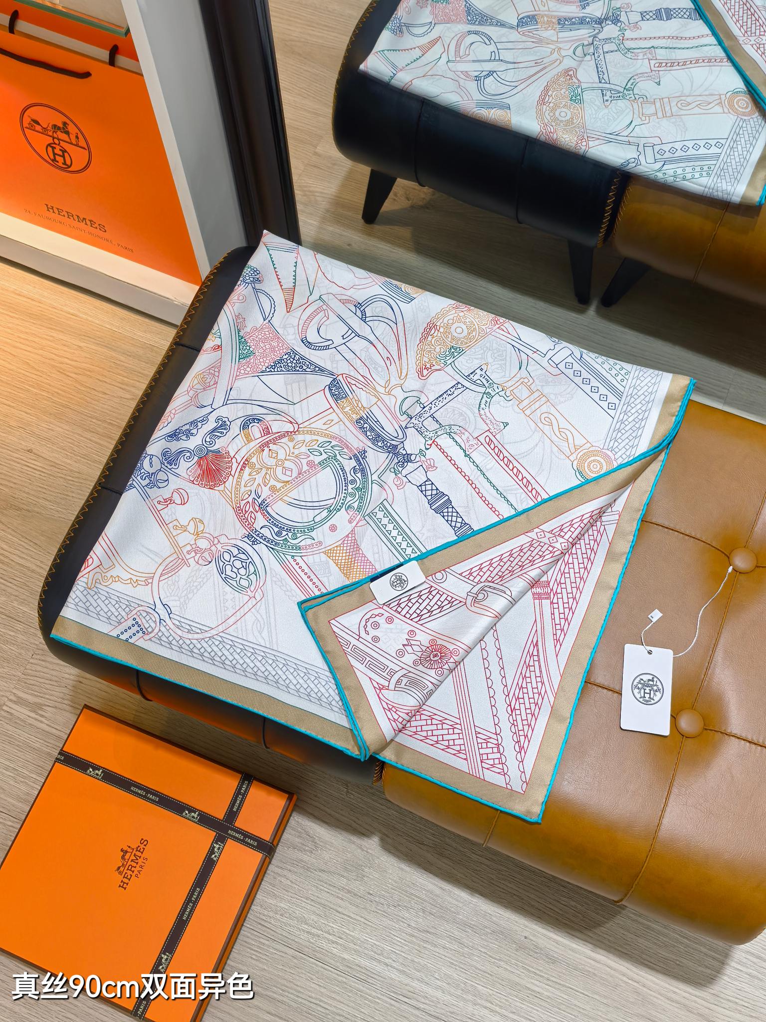 🌼SHMS2528
18姆米双面异色  90x90cm斜纹真丝
爱马仕《马镫竞赛混搭》