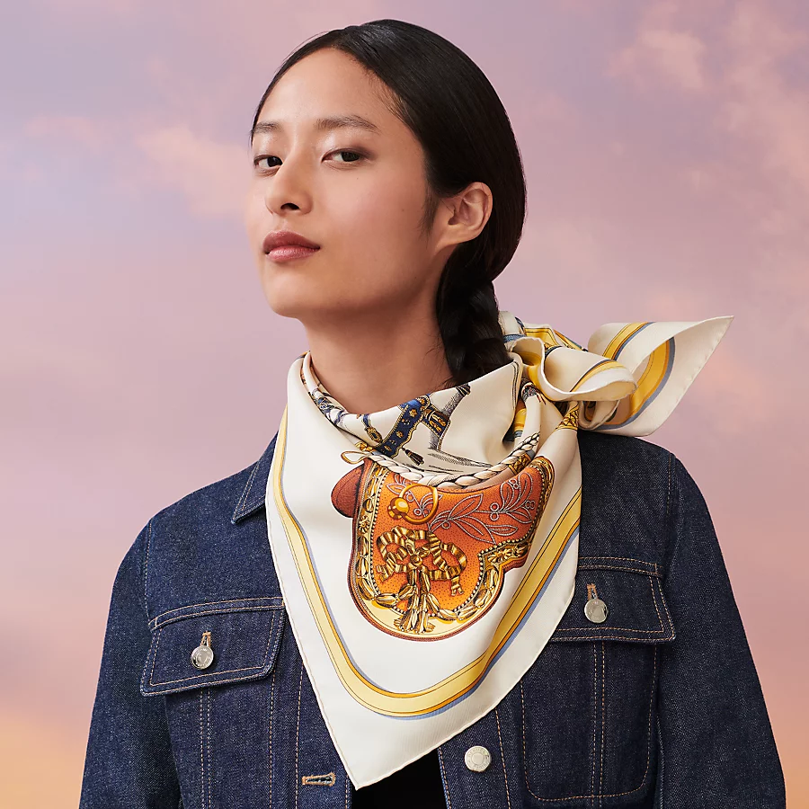 🌼SHMS2532
18姆米双面  90x90cm斜纹真丝
爱马仕《盛宴》