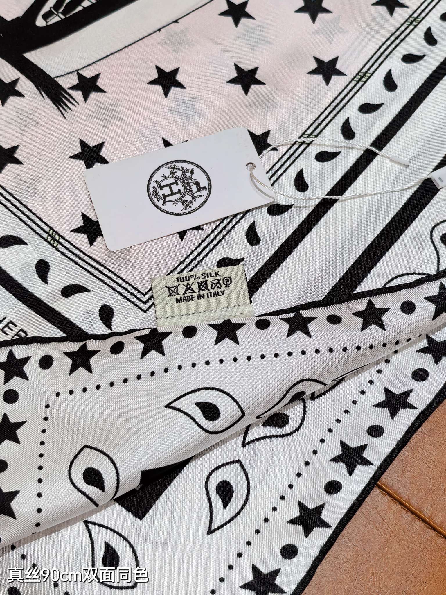 🌼SHMS2539
18姆米双面  90x90cm斜纹真丝
爱马仕《》