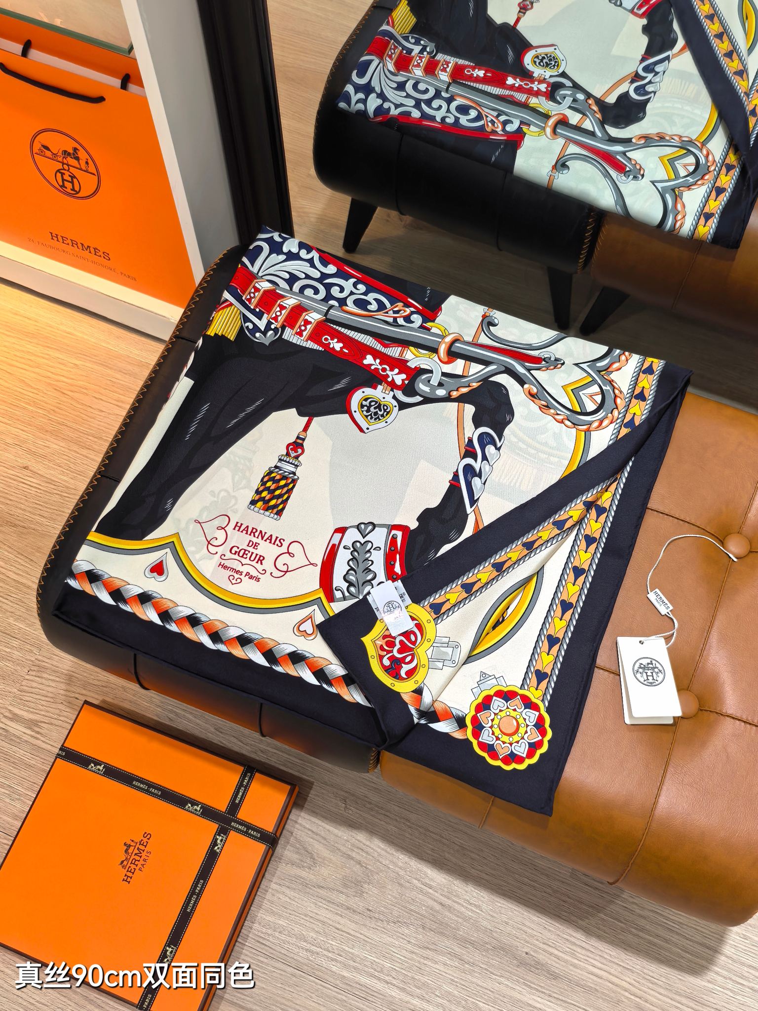 🌼SHMS2534
18姆米双面  90x90cm斜纹真丝
爱马仕《甜蜜的鞍具》