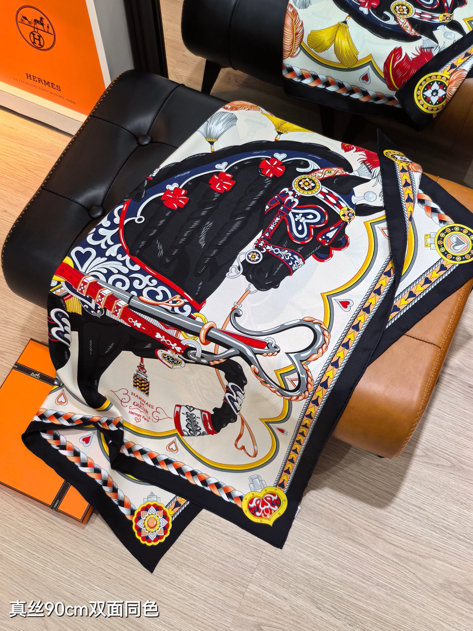 🌼SHMS2534
18姆米双面  90x90cm斜纹真丝
爱马仕《甜蜜的鞍具》
