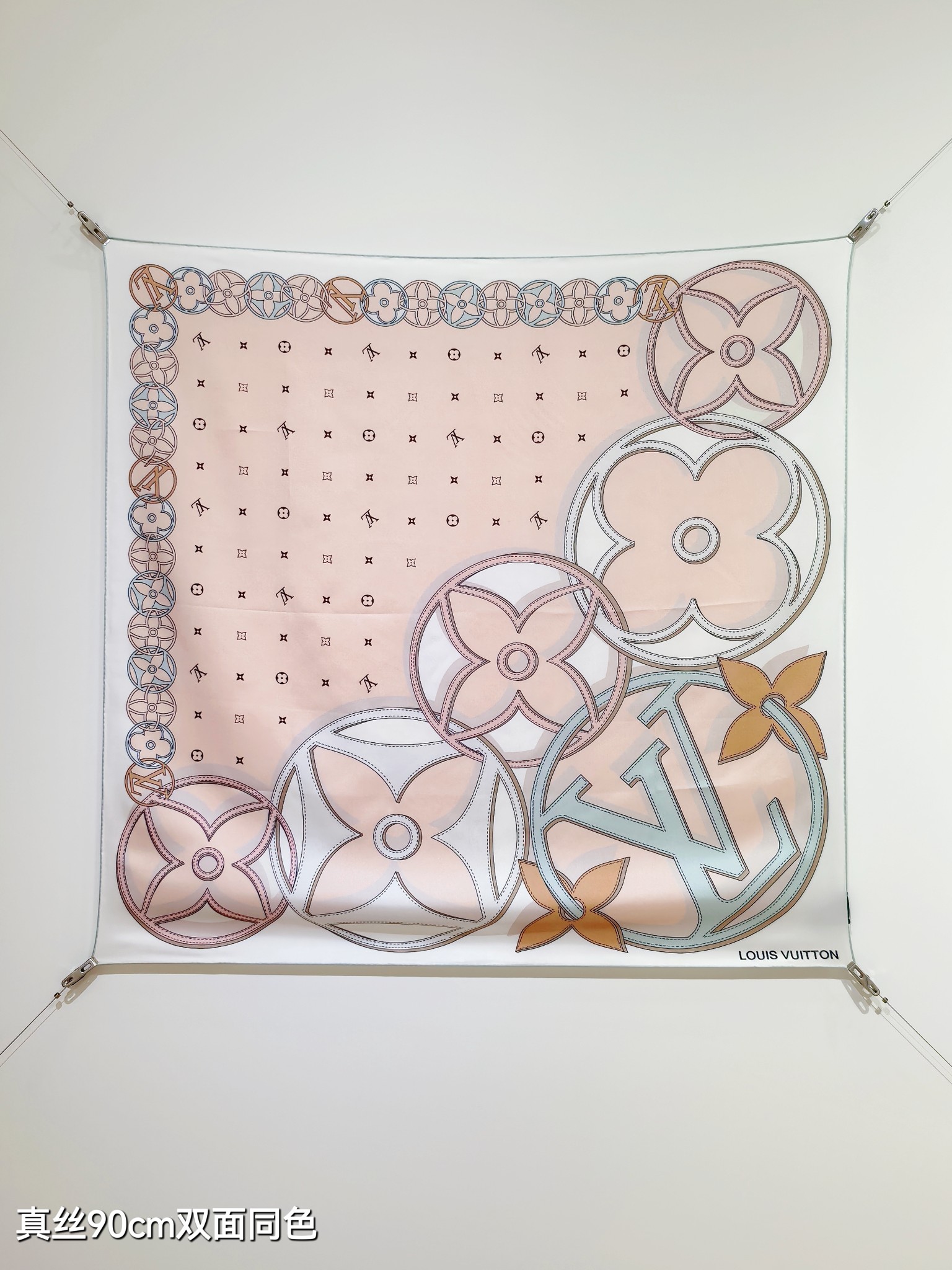 🌼SLV2514
18姆米双面  90x90cm斜纹真丝
LV《Duality》