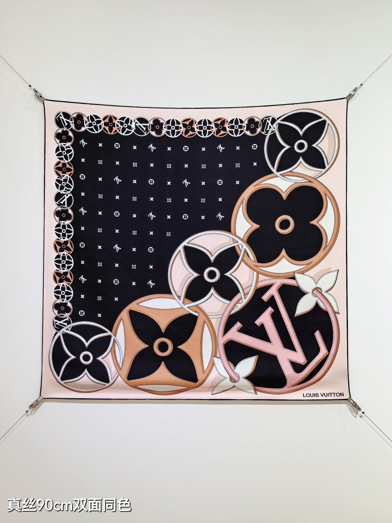 🌼SLV2514
18姆米双面  90x90cm斜纹真丝
LV《Duality》
