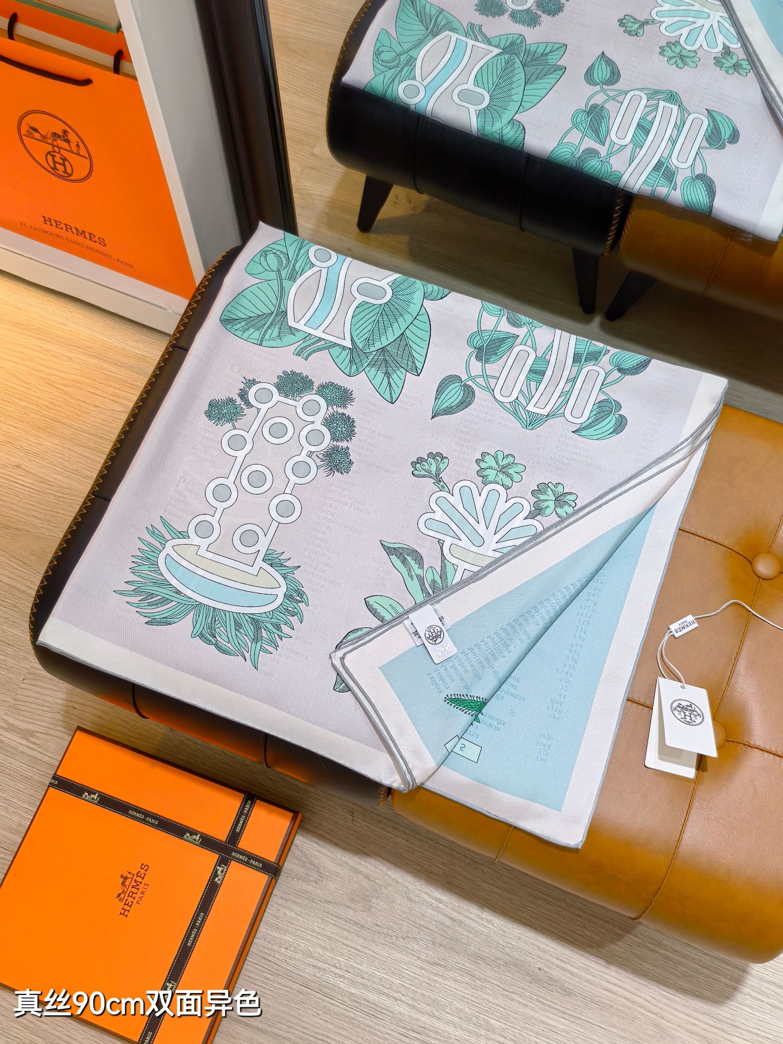 🌼SHMS2527
18姆米双面异色  90x90cm斜纹真丝
爱马仕《植物图鉴》