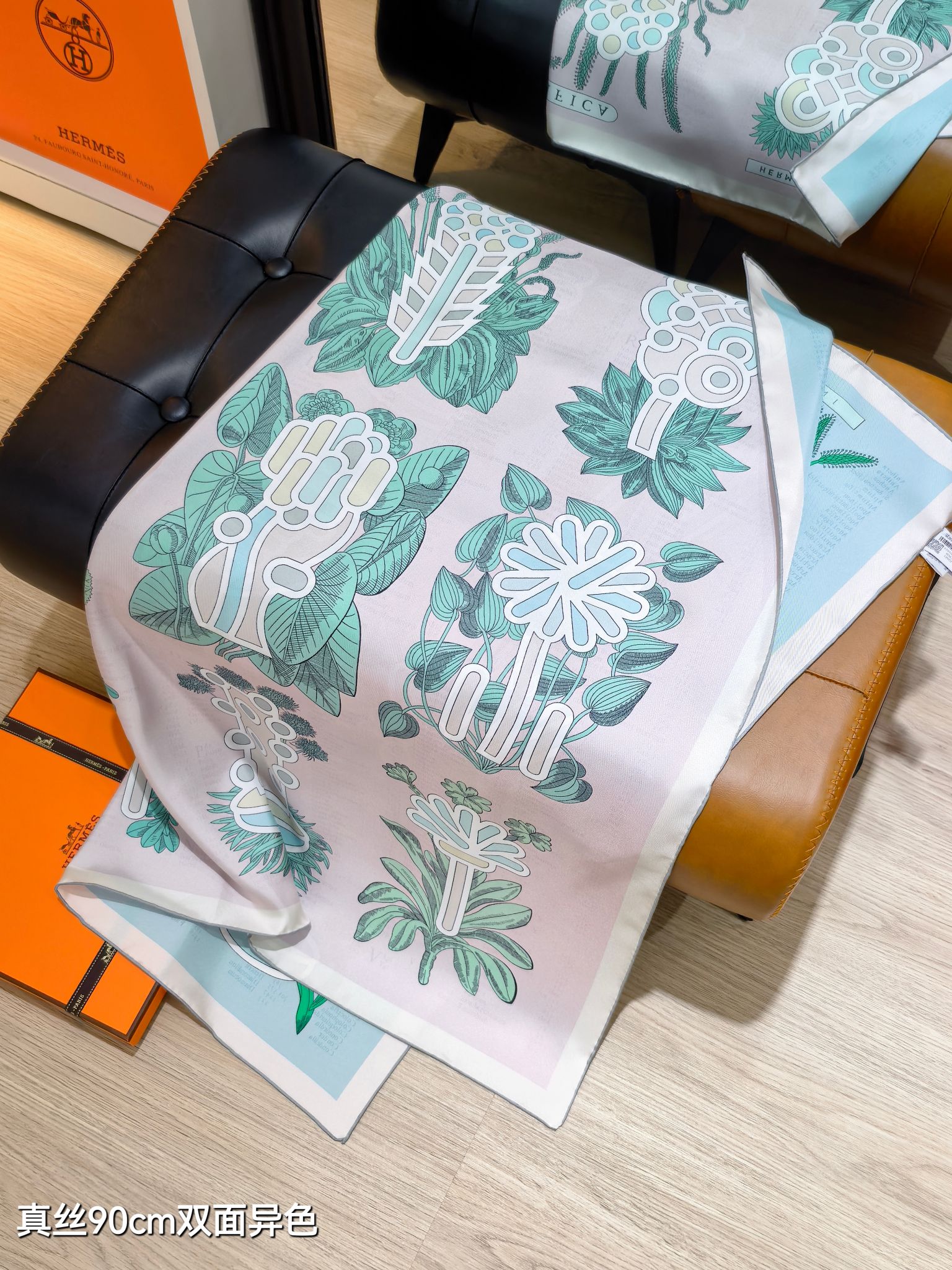 🌼SHMS2527
18姆米双面异色  90x90cm斜纹真丝
爱马仕《植物图鉴》