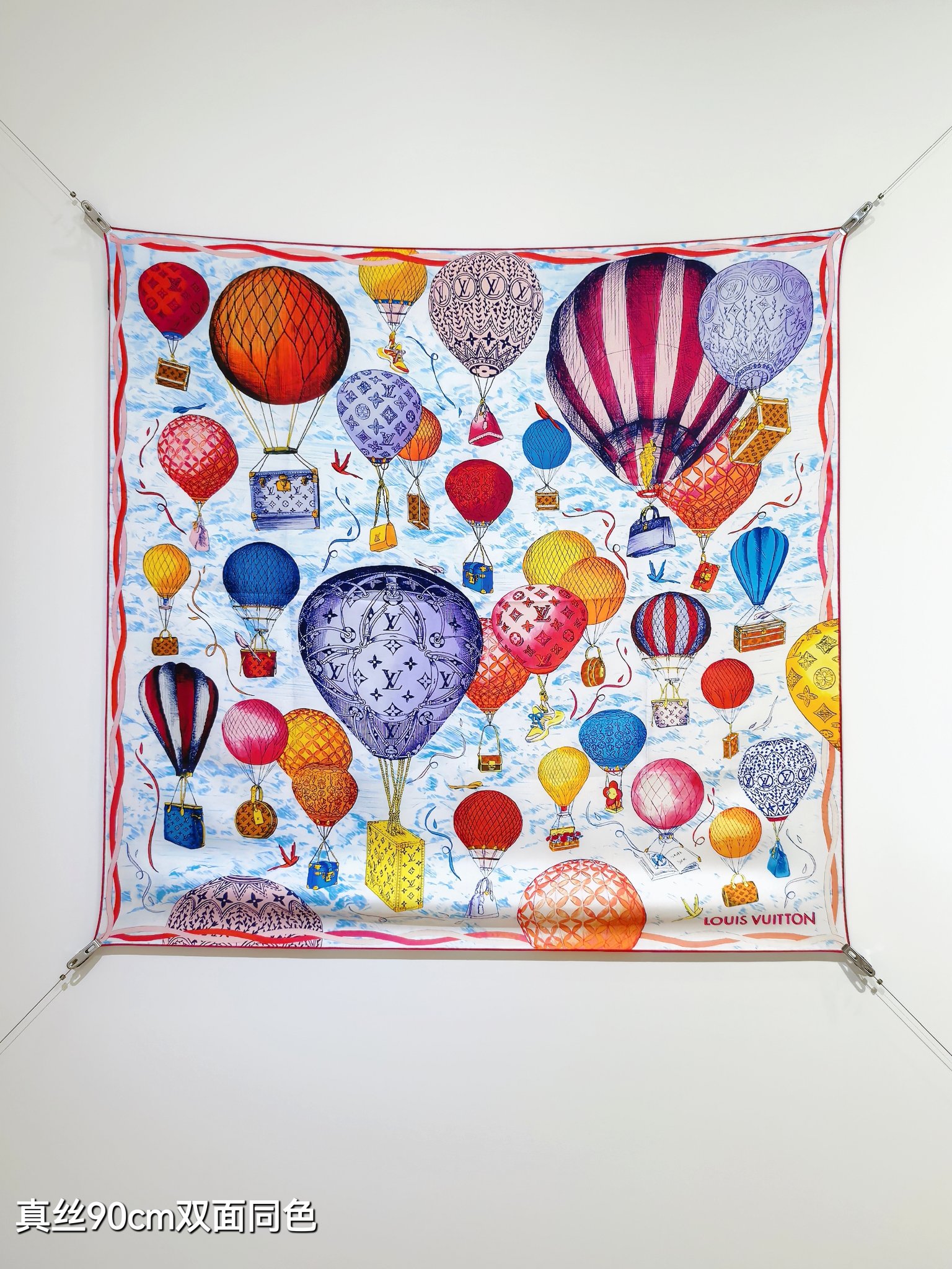 🌼SLV2517
18姆米双面  90x90cm斜纹真丝
LV《UP and Away》