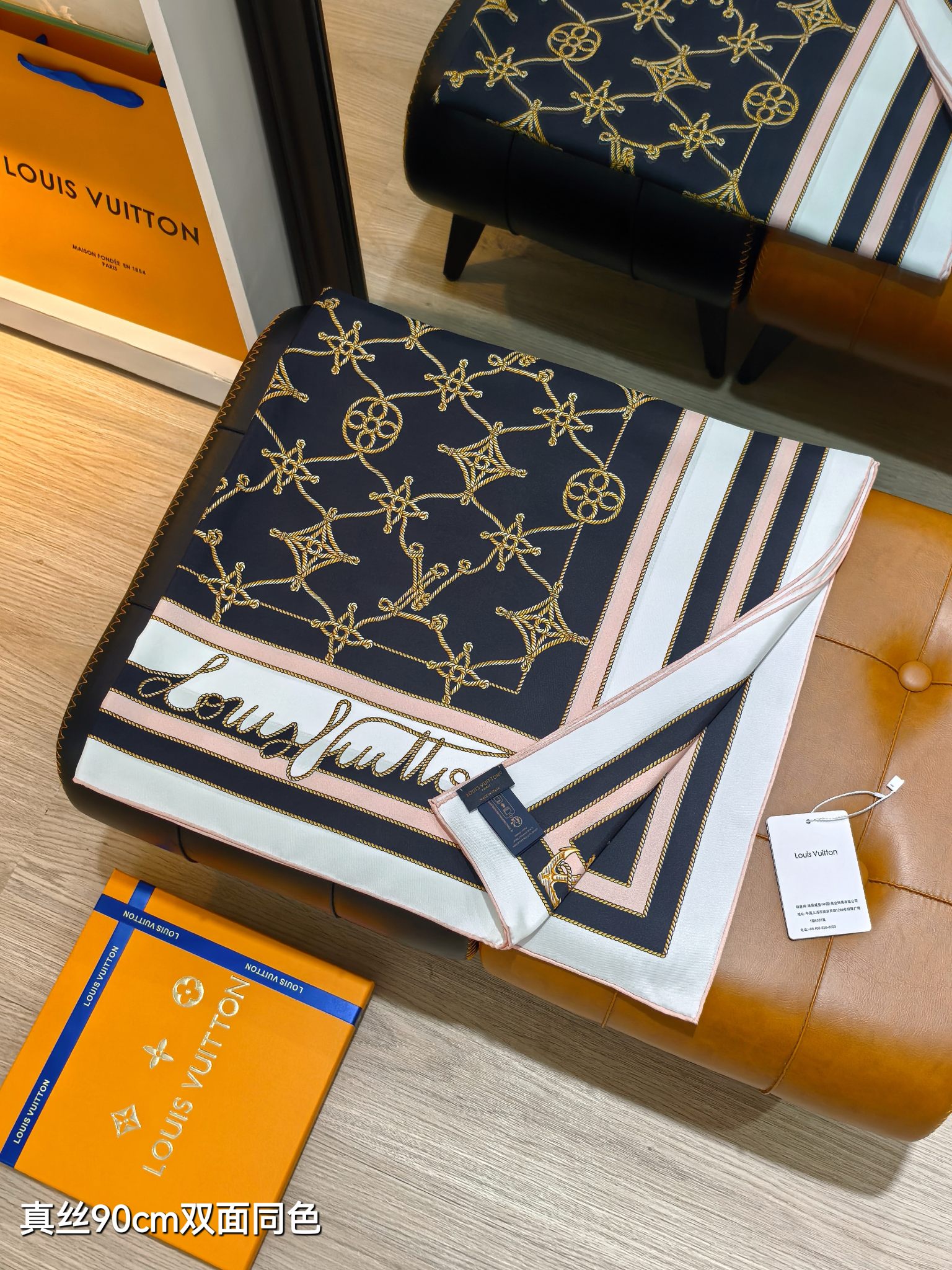 🌼SLV2521
18姆米双面  90x90cm斜纹真丝
LV《Cordage》