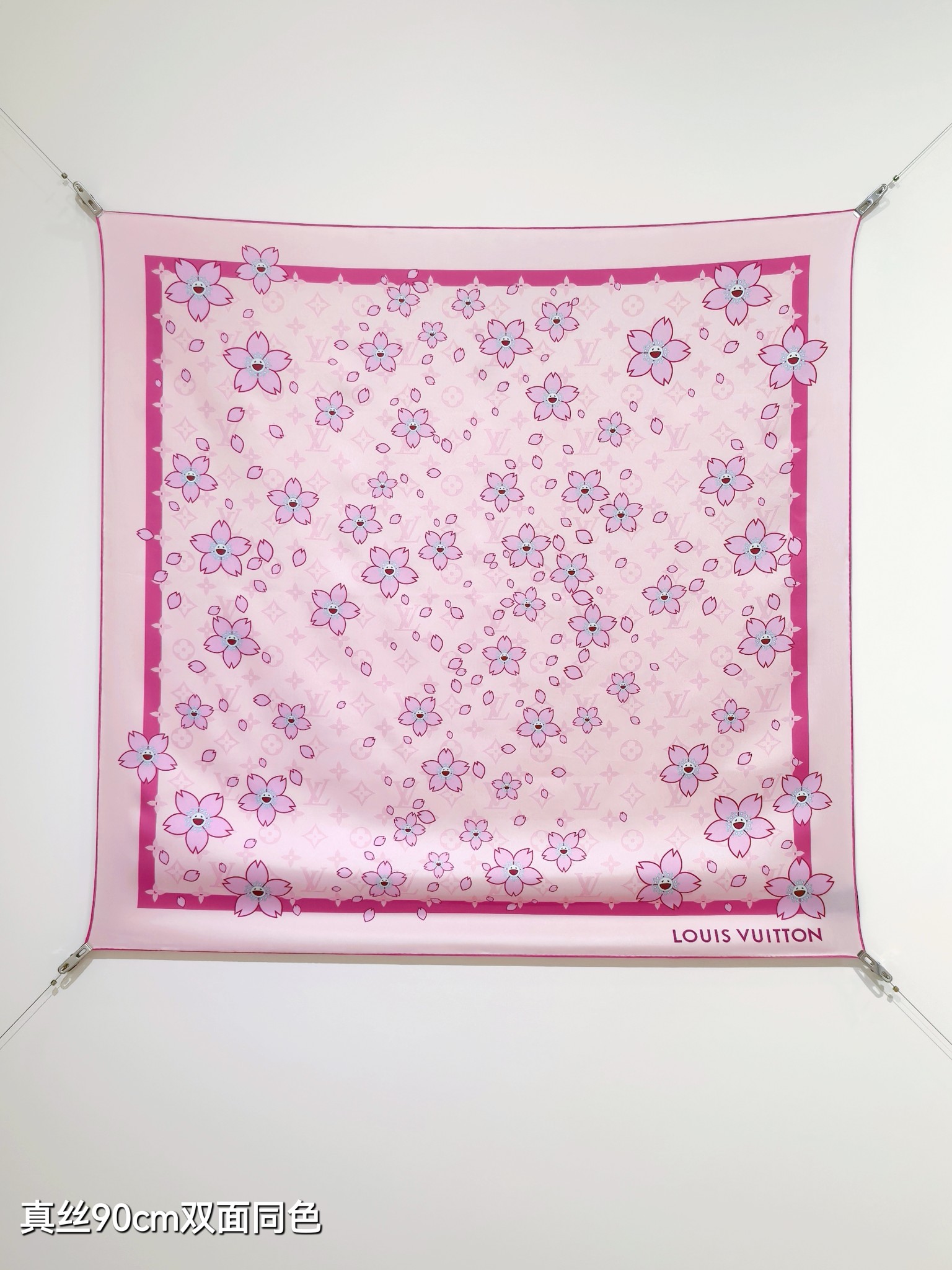 🌼SLV2516
18姆米双面  90x90cm斜纹真丝
LV《Monogram Cherry Blos
