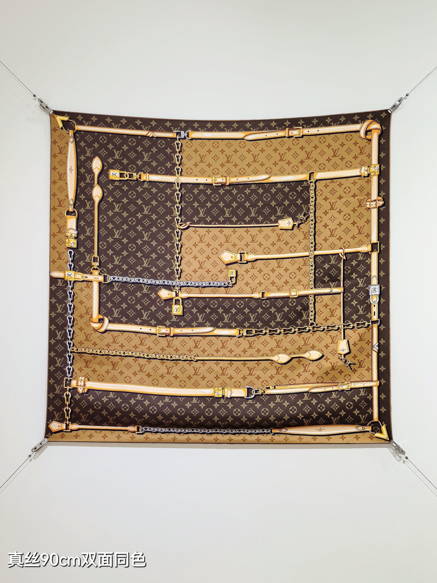 🌼SLV2508
18姆米双面  90x90cm斜纹真丝
LV《Monogram Confidentia
