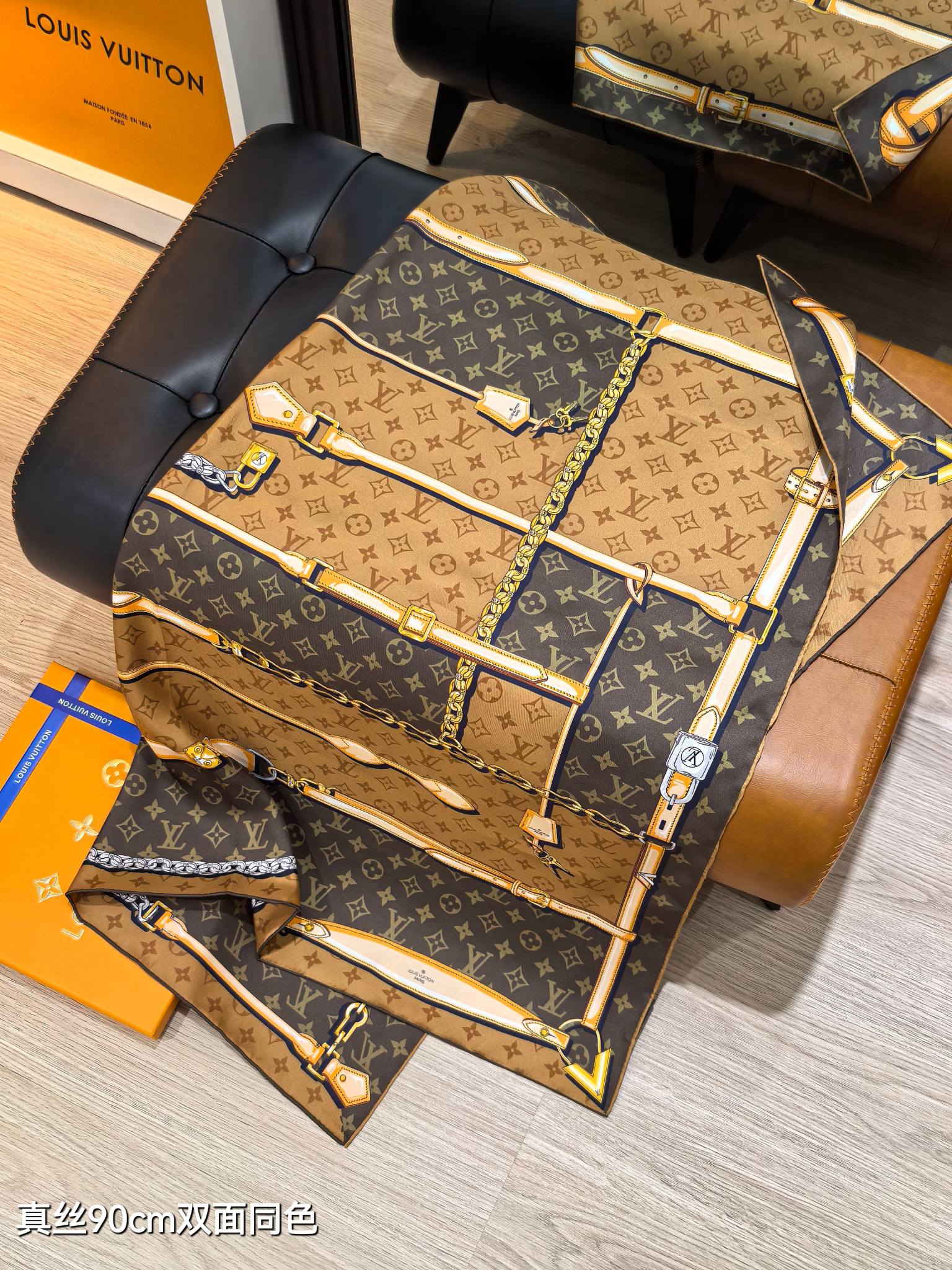 🌼SLV2508
18姆米双面  90x90cm斜纹真丝
LV《Monogram Confidentia