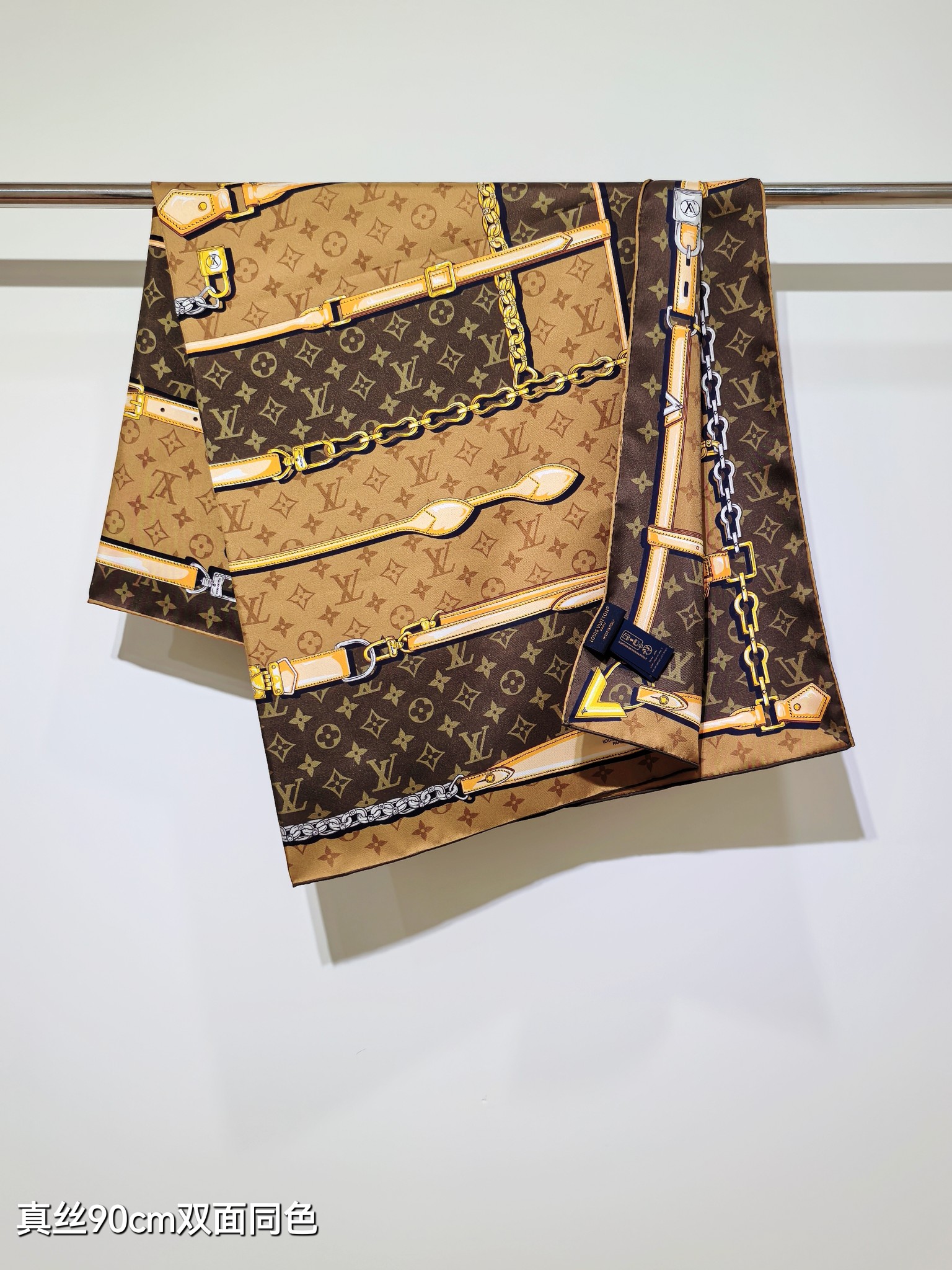 🌼SLV2508
18姆米双面  90x90cm斜纹真丝
LV《Monogram Confidentia