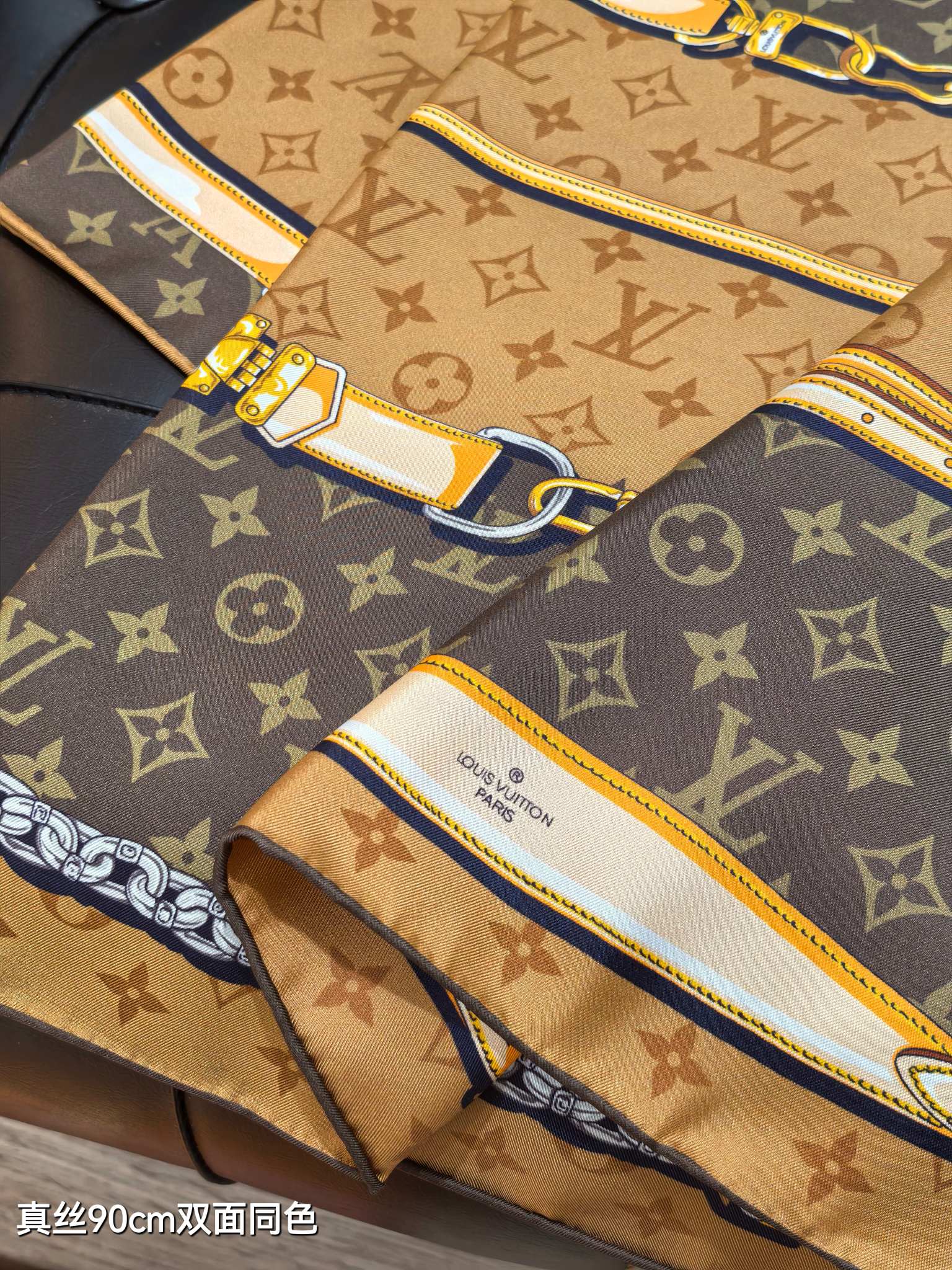 🌼SLV2508
18姆米双面  90x90cm斜纹真丝
LV《Monogram Confidentia