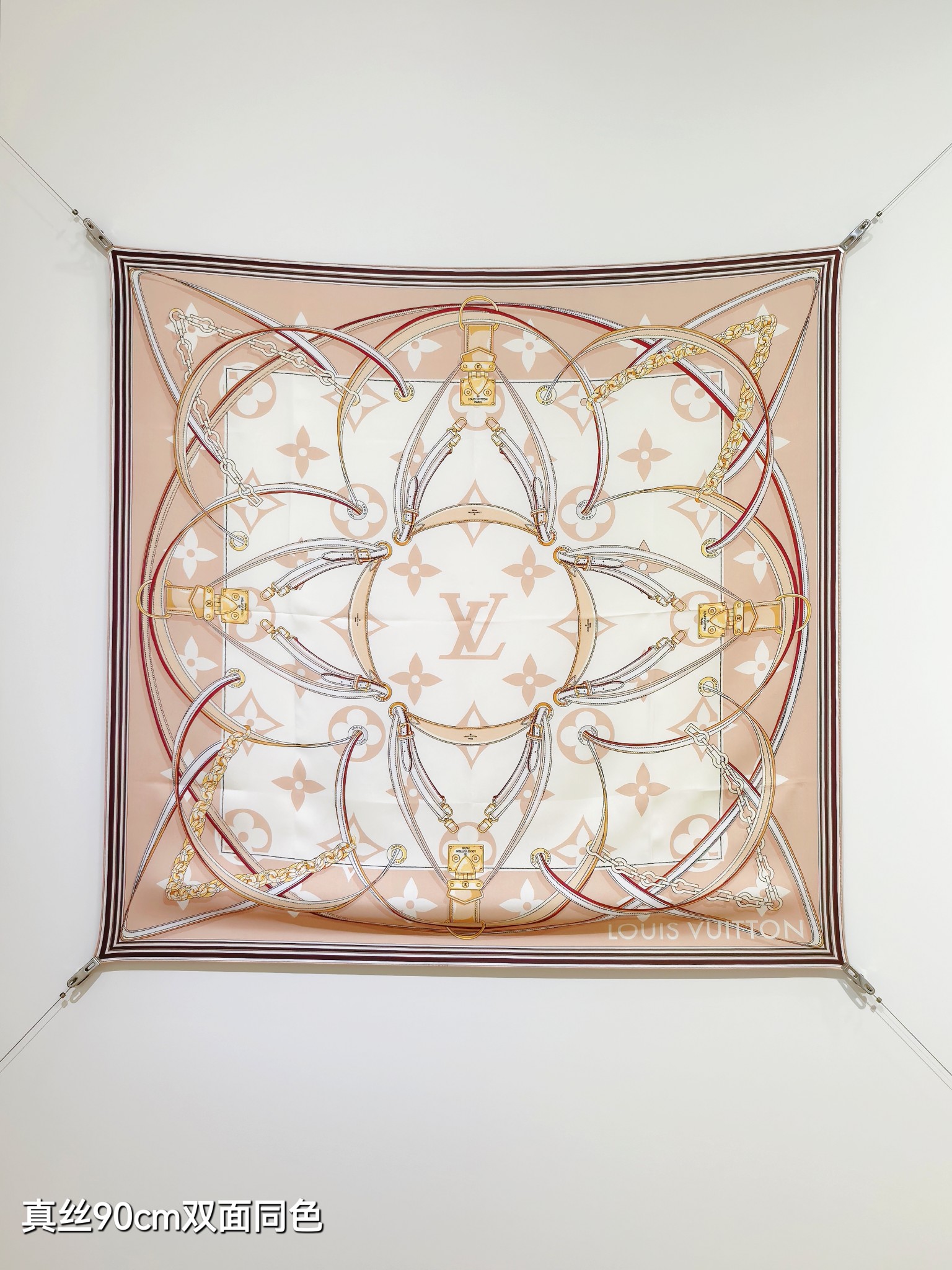 🌼SLV2510
18姆米双面  90x90cm斜纹真丝
LV《Ultimate Monogram》