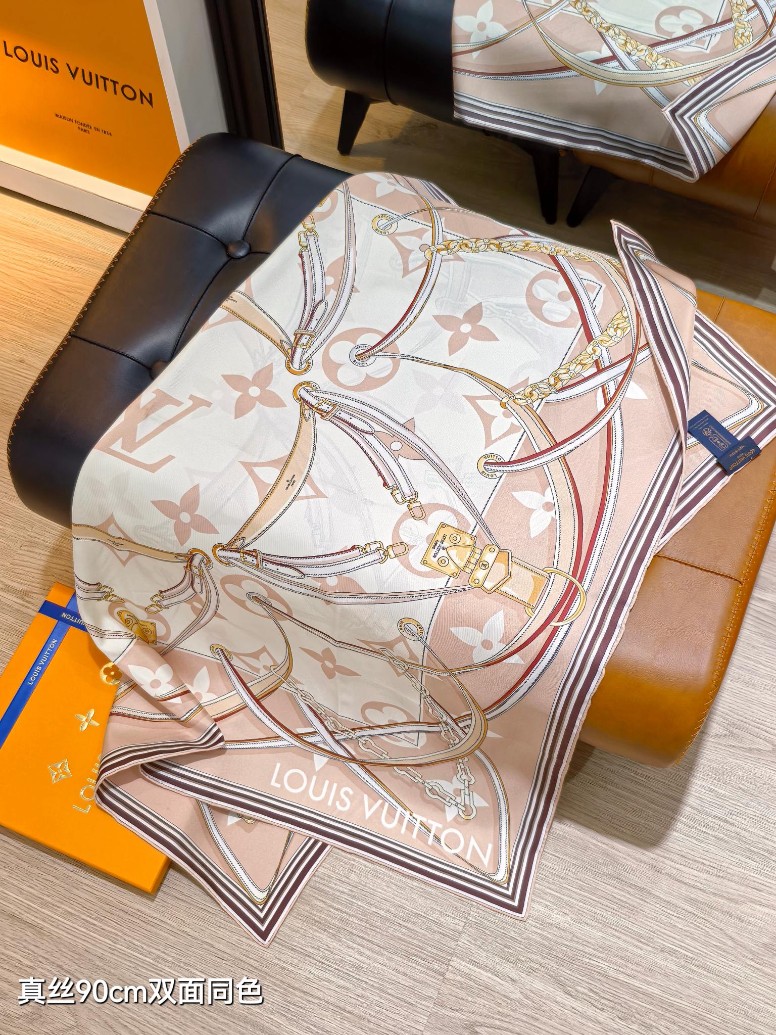 🌼SLV2510
18姆米双面  90x90cm斜纹真丝
LV《Ultimate Monogram》