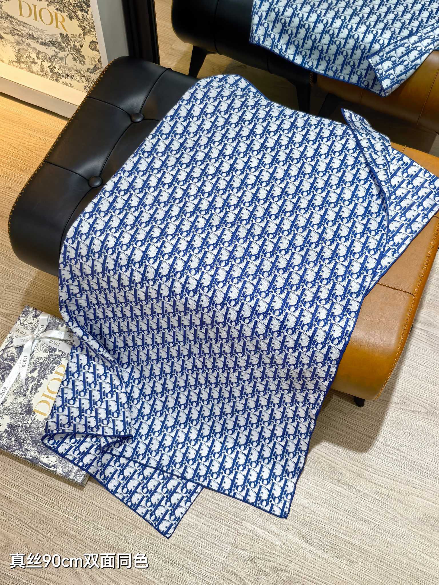 🌼SDO2524
18姆米双面  90x90cm斜纹真丝
迪奥《》