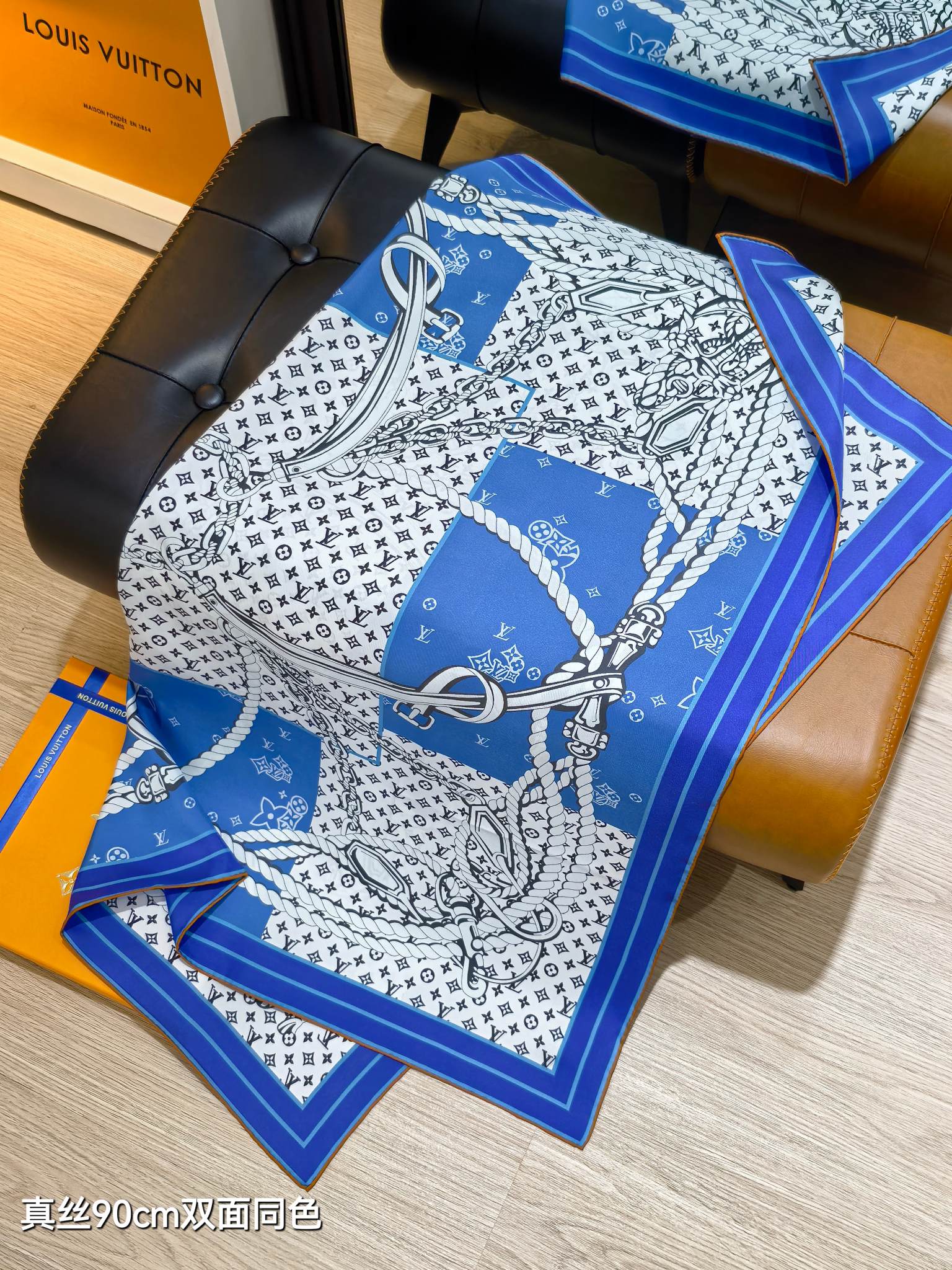 🌼SLV2527
18姆米双面  90x90cm斜纹真丝
LV《》