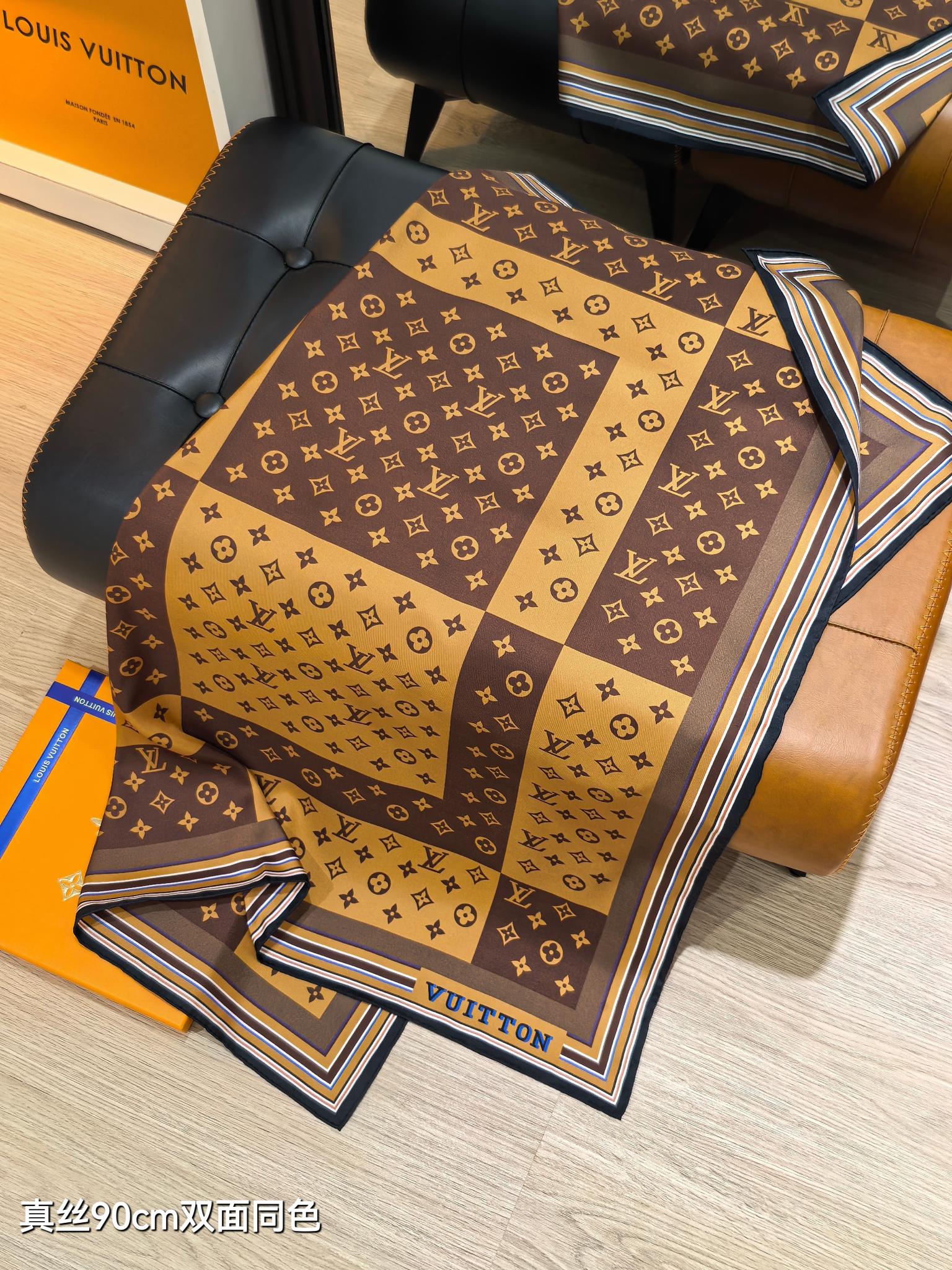 🌼SLV2529
18姆米双面  90x90cm斜纹真丝
LV《》