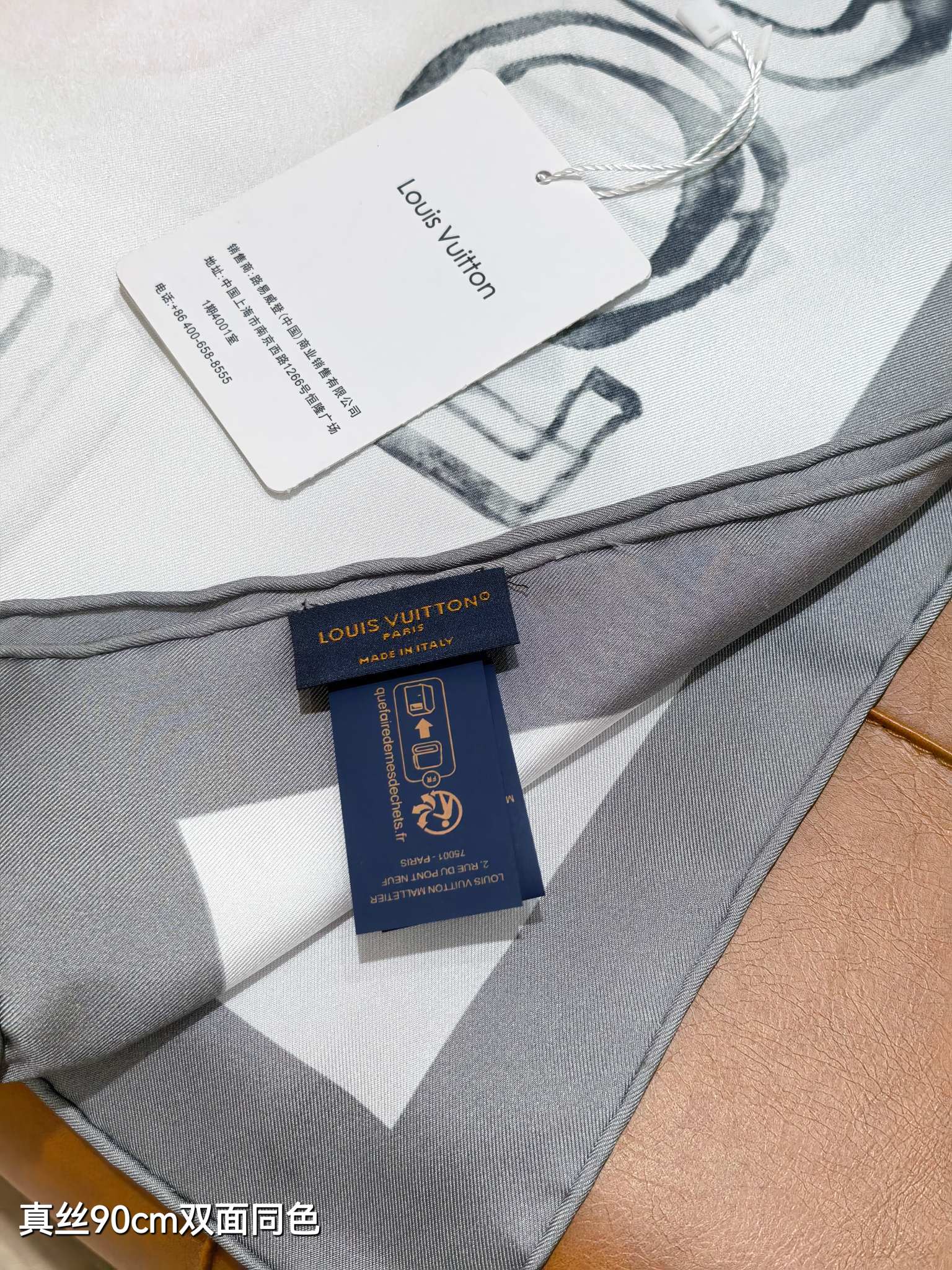 🌼SLV2530
18姆米双面  90x90cm斜纹真丝
LV《》
