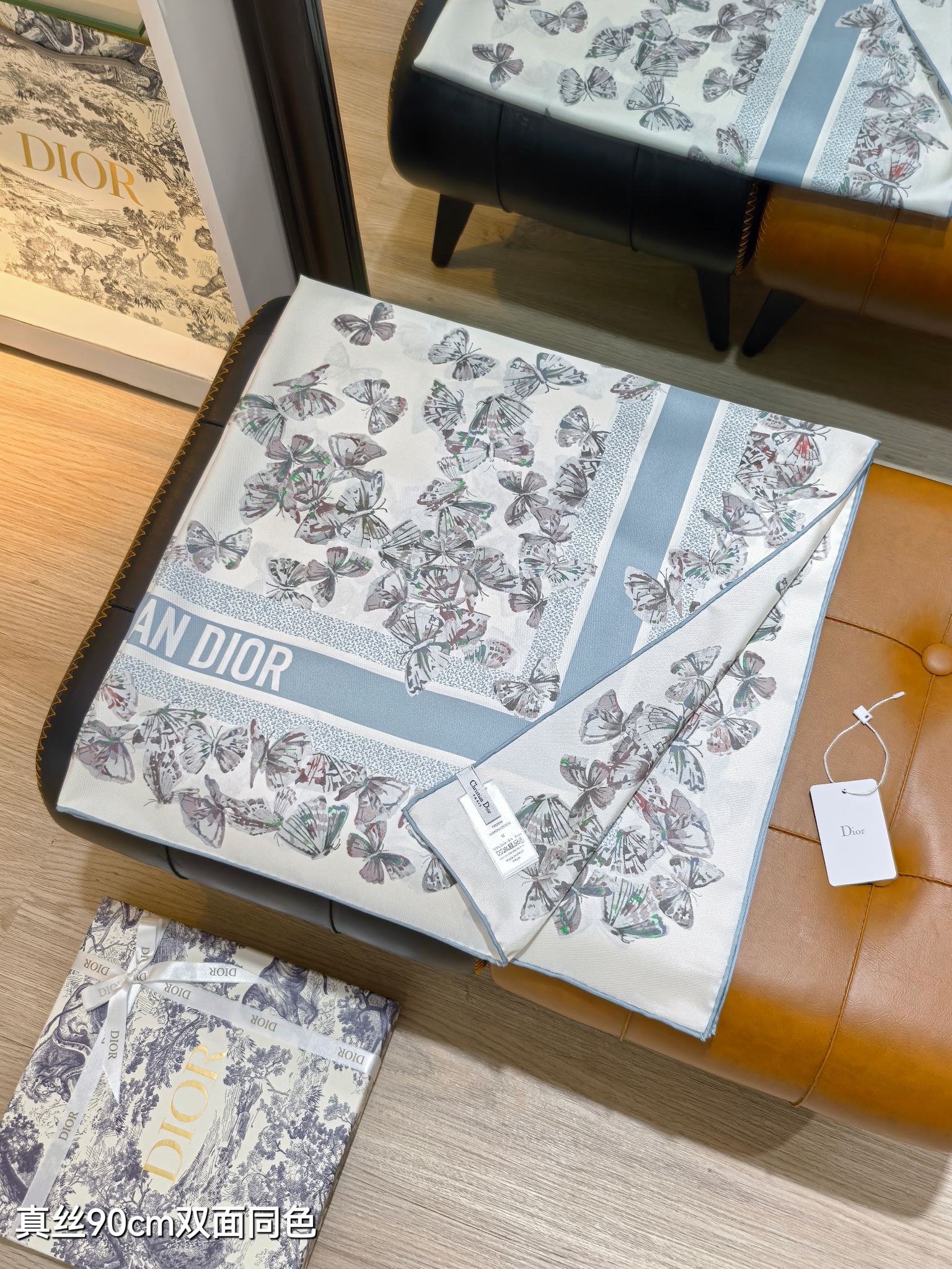 🌼SDO2520
18姆米双面  90x90cm斜纹真丝
迪奥《Camo PaPillon》