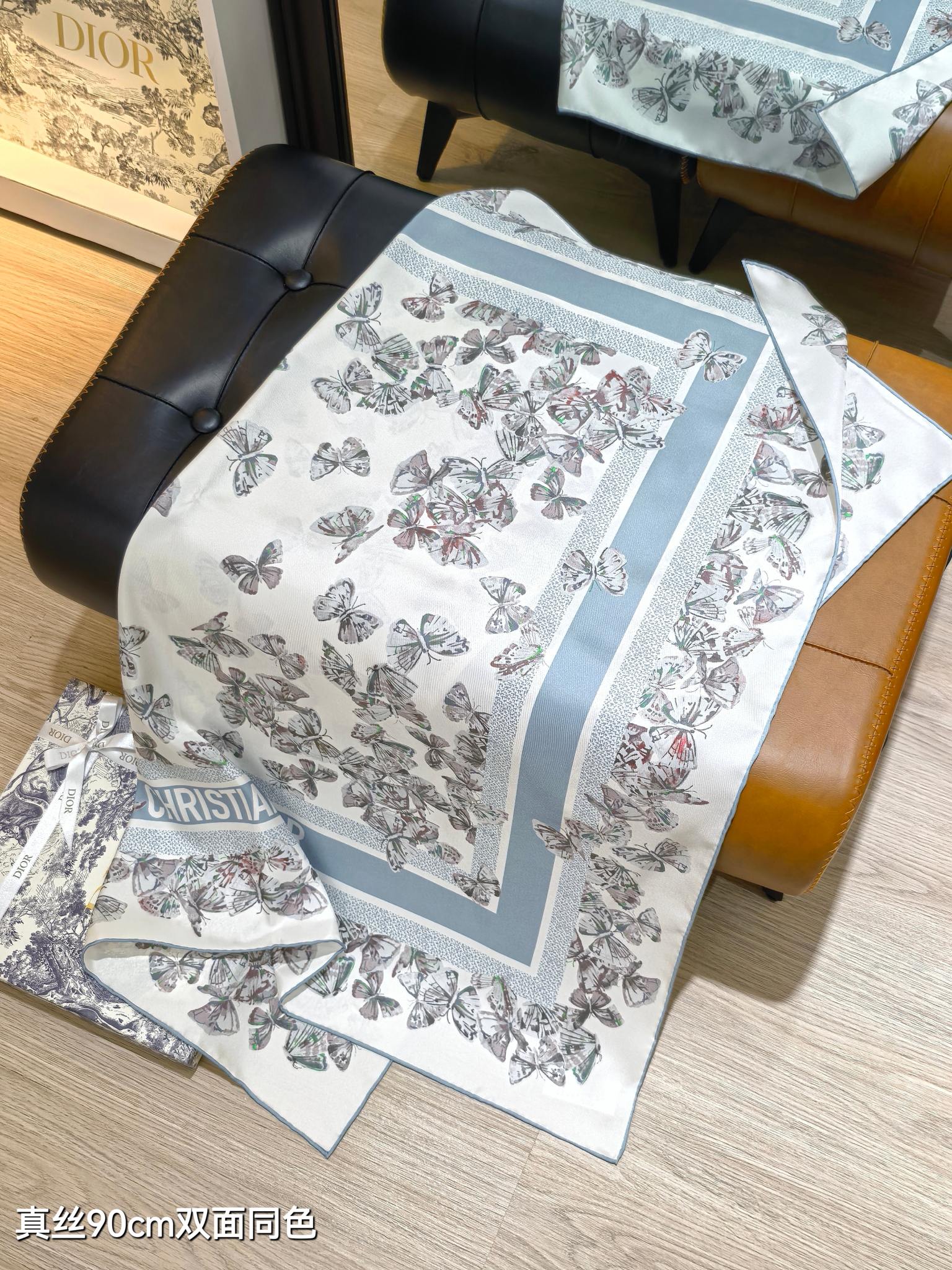 🌼SDO2520
18姆米双面  90x90cm斜纹真丝
迪奥《Camo PaPillon》