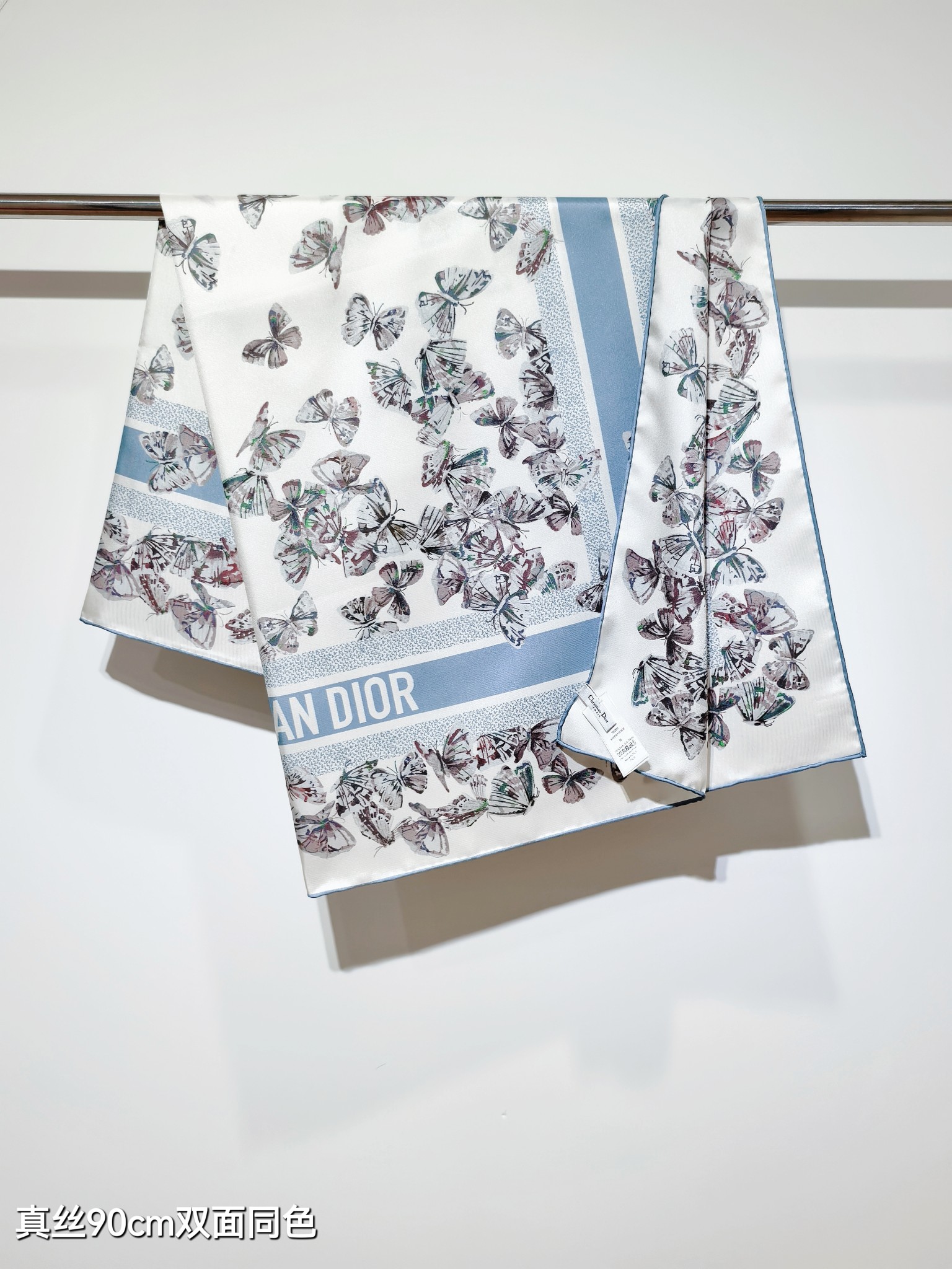 🌼SDO2520
18姆米双面  90x90cm斜纹真丝
迪奥《Camo PaPillon》