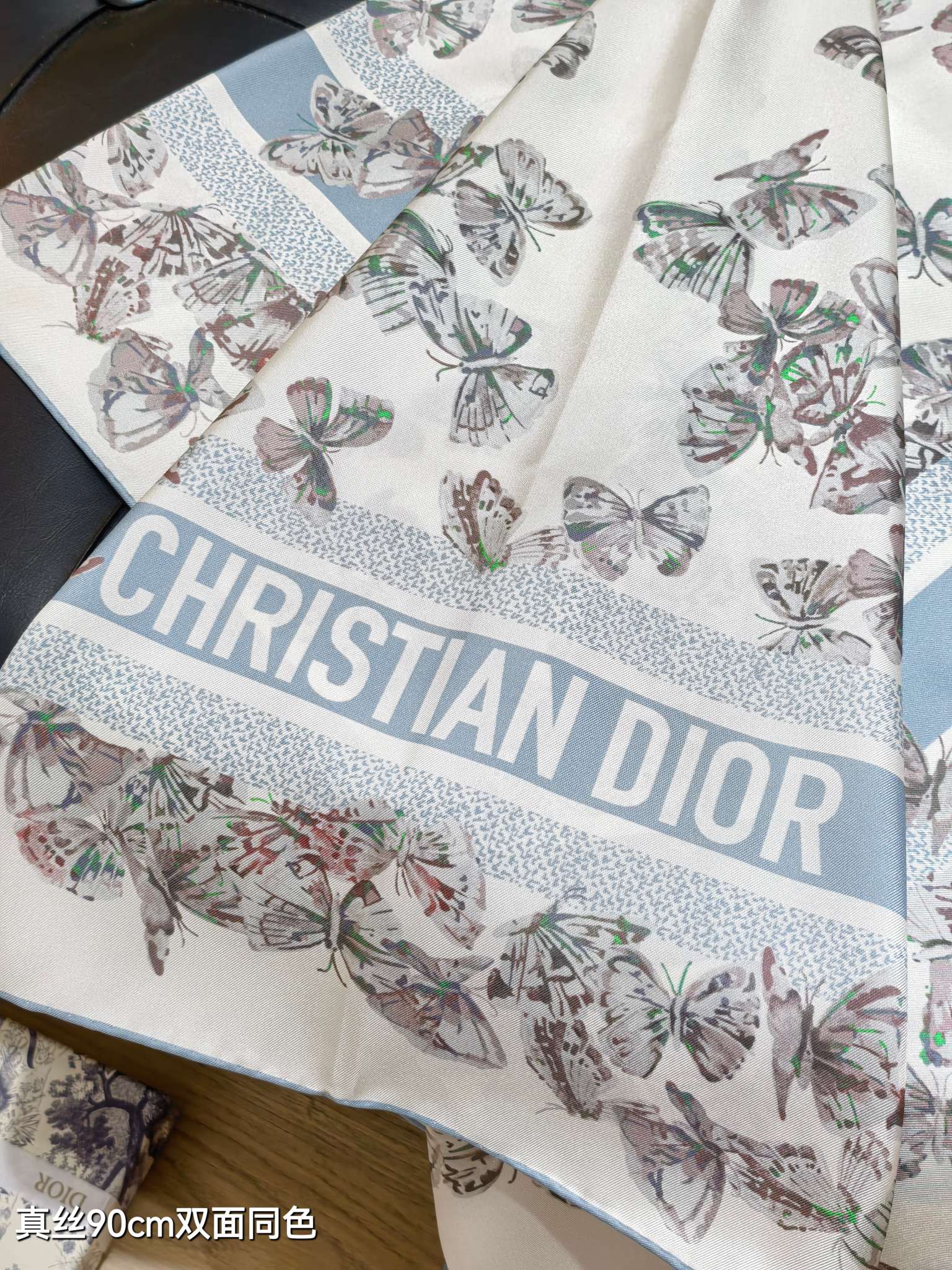 🌼SDO2520
18姆米双面  90x90cm斜纹真丝
迪奥《Camo PaPillon》