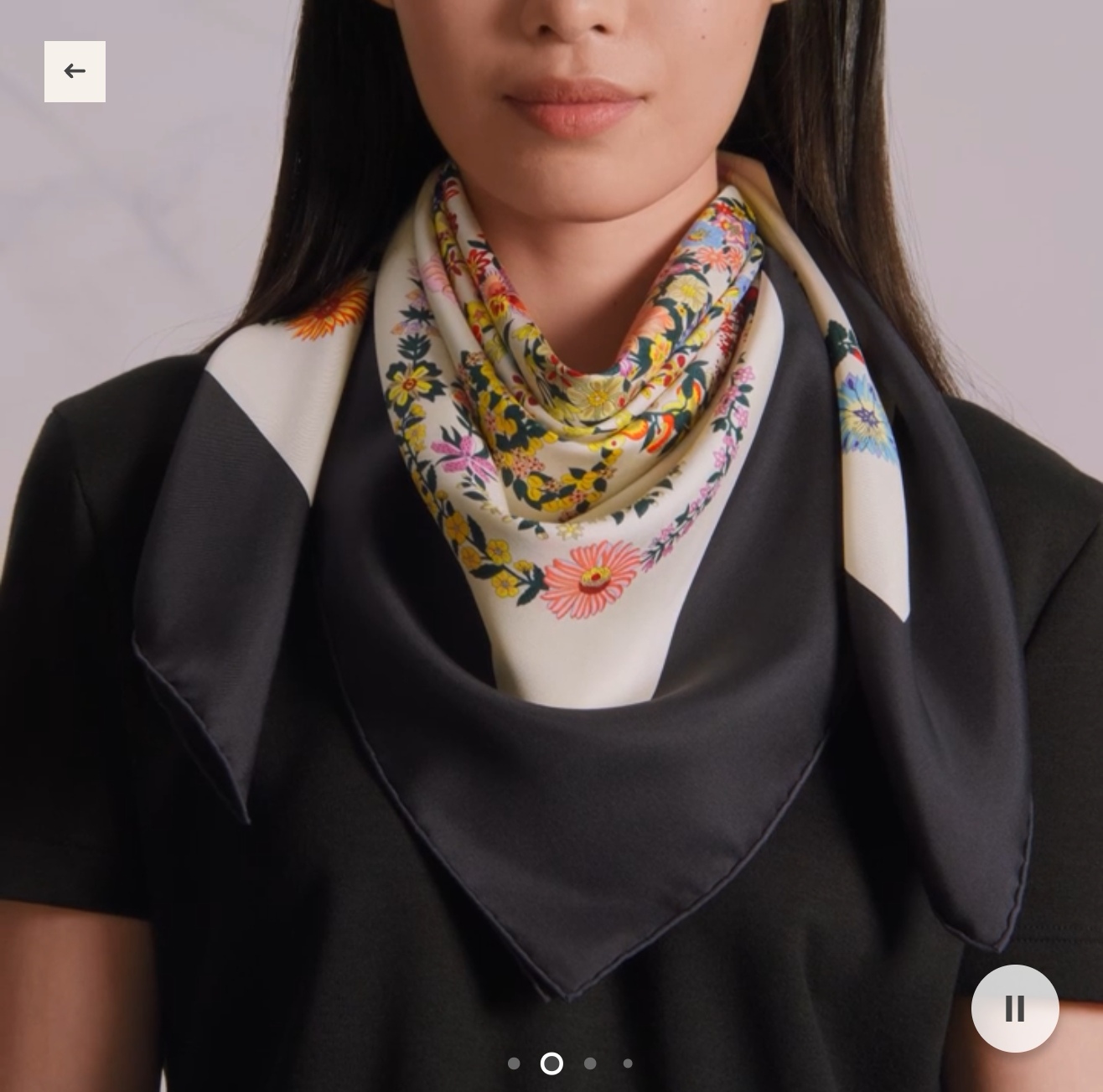 🌼SHMS2524
18姆米双面  90x90cm斜纹真丝
爱马仕《华丽的缰辔花卉版》